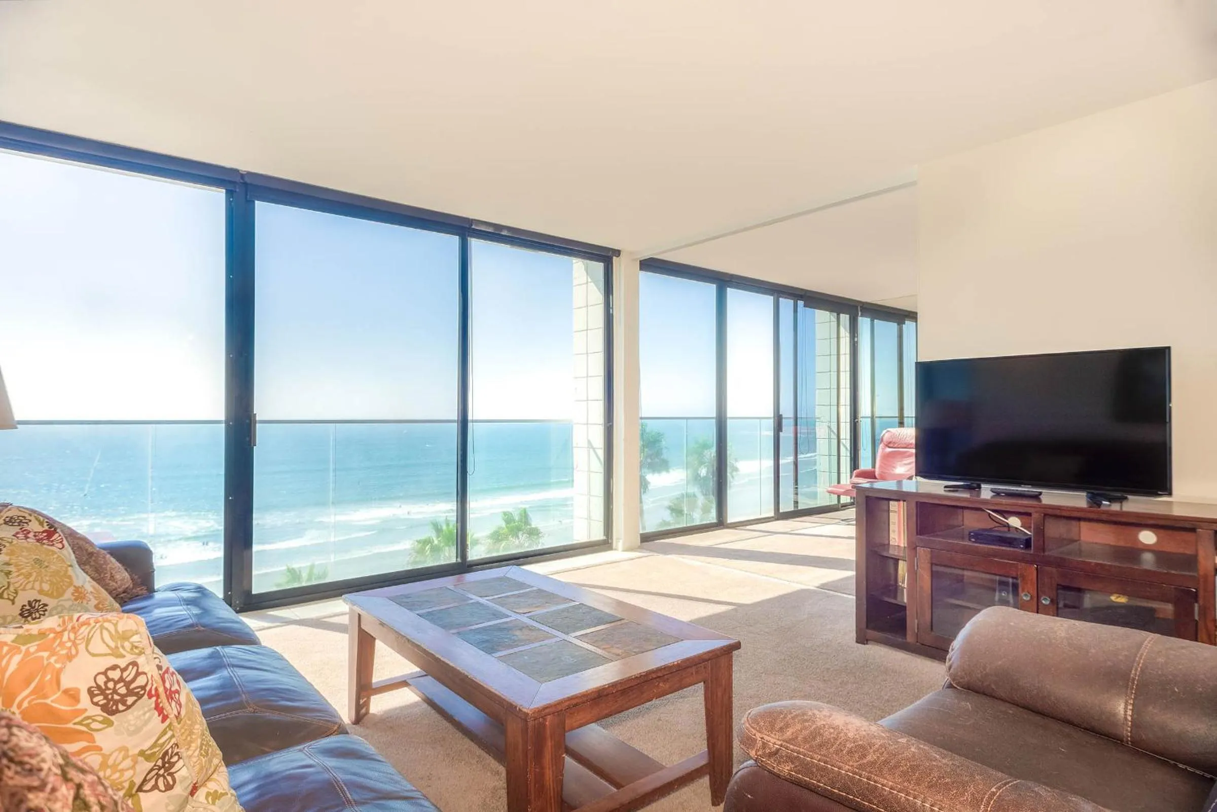 TV and multimedia in Capri by the Sea by All Seasons Resort Lodging