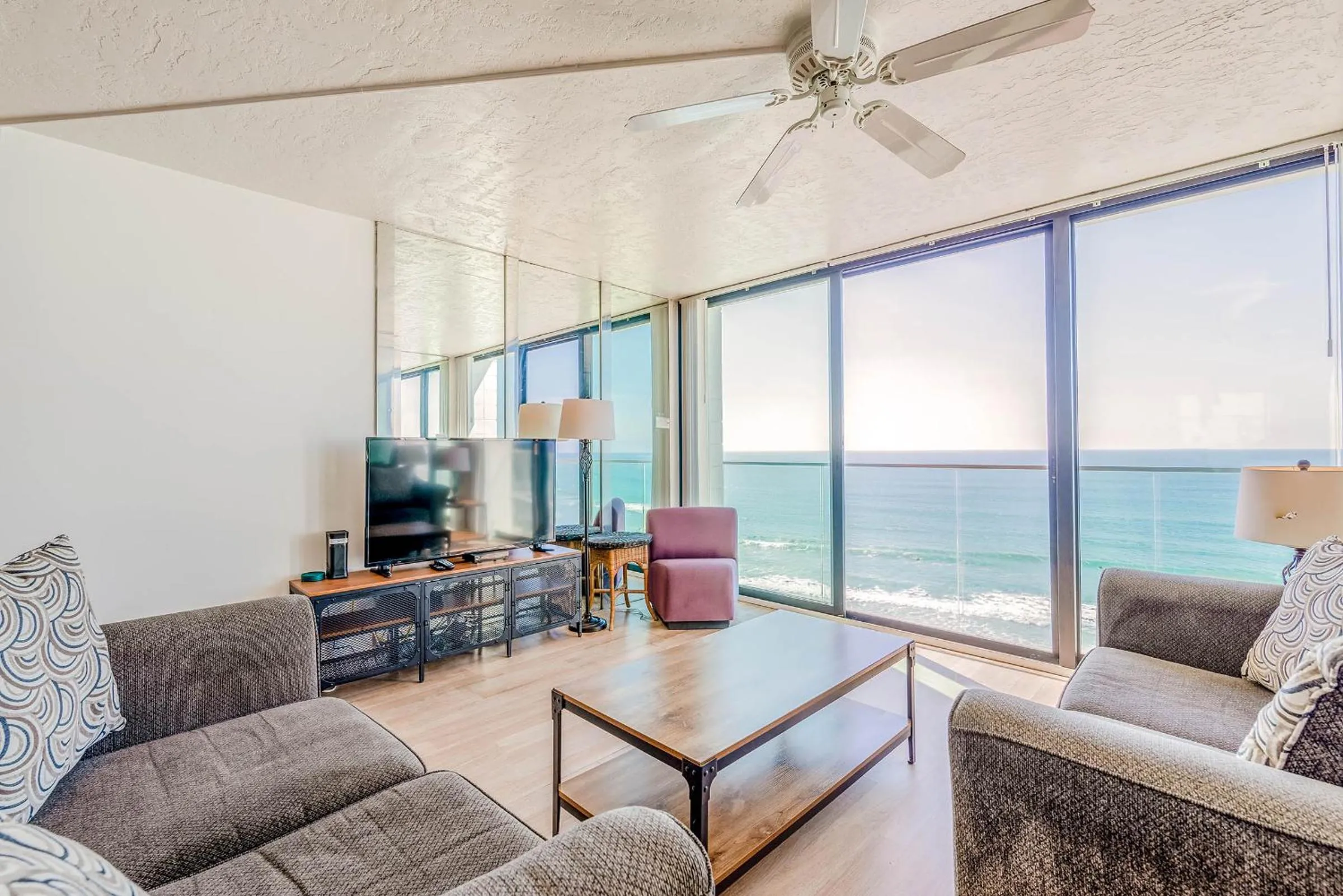 TV and multimedia in Capri by the Sea by All Seasons Resort Lodging