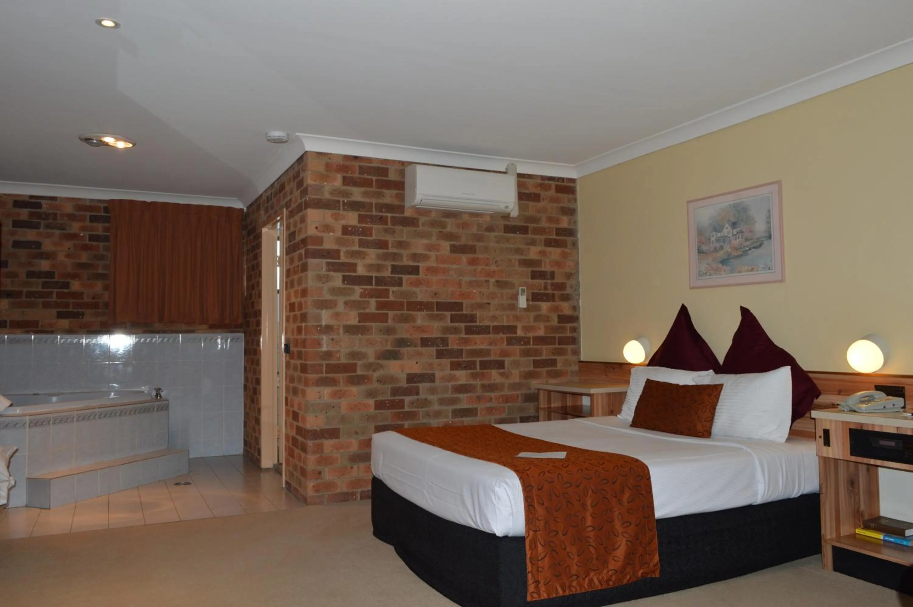 Bedroom, Bed in Sunseeker Motor Inn