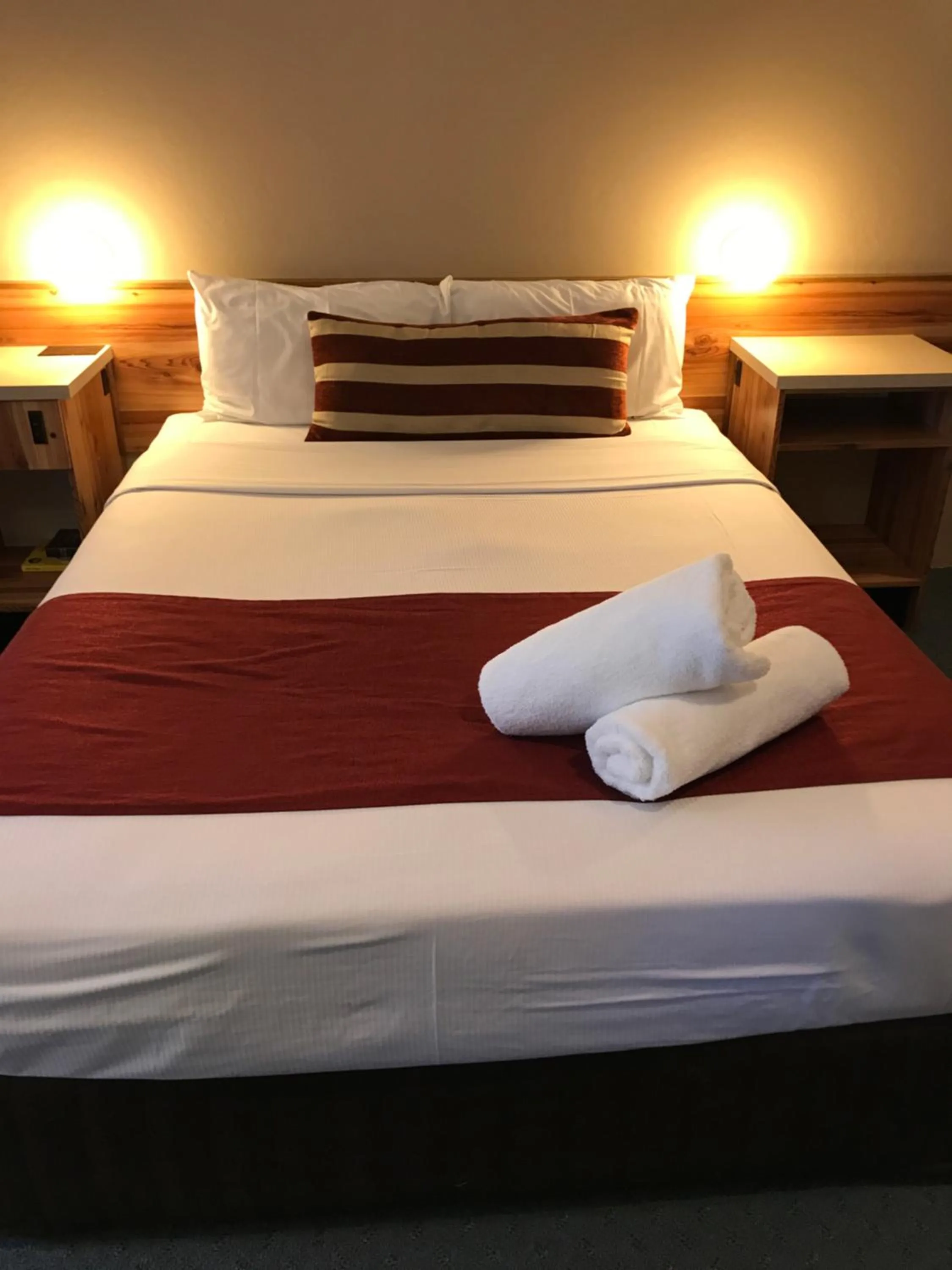 Bedroom, Bed in Sunseeker Motor Inn