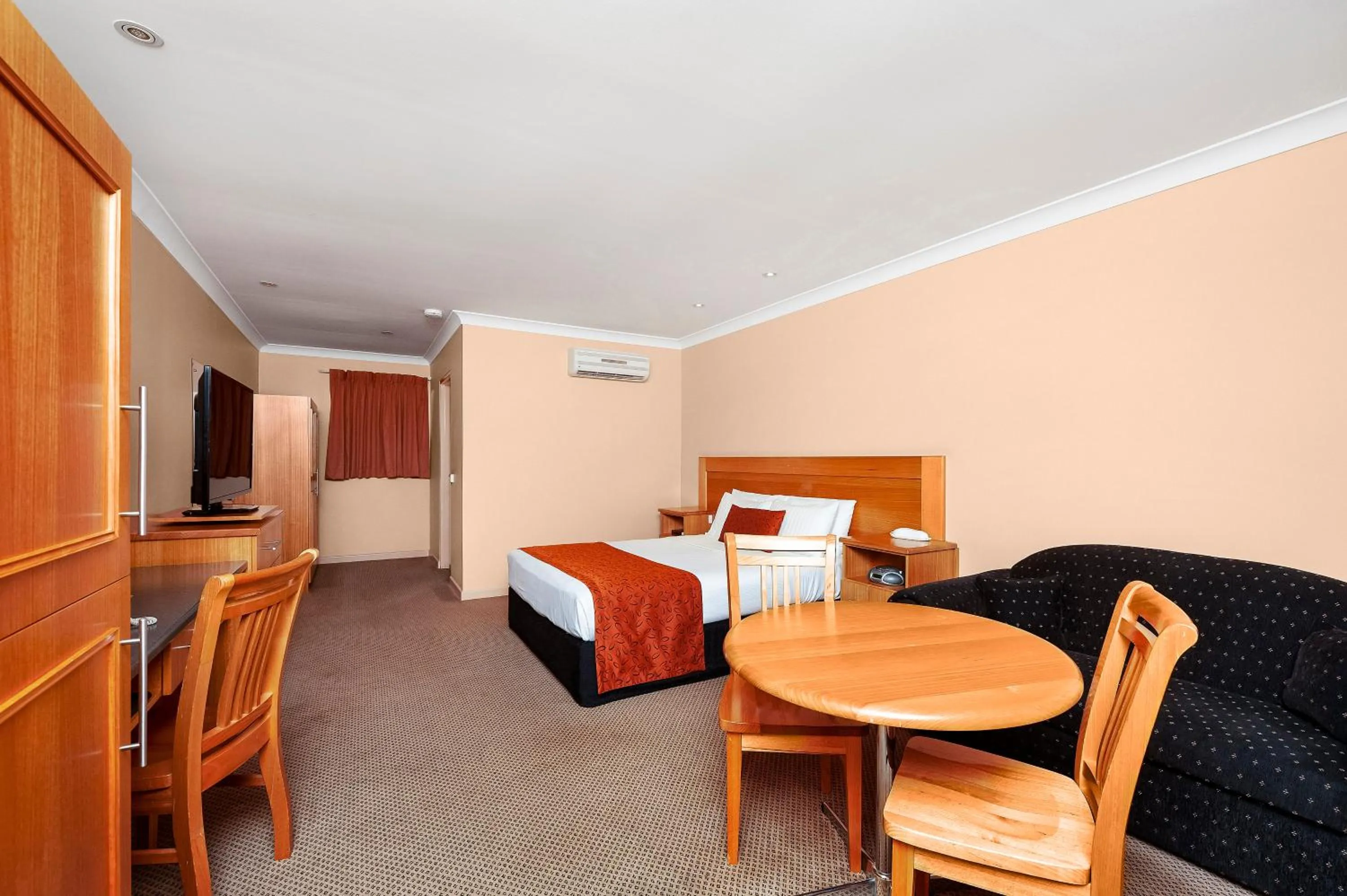 Bedroom, Bed in Sunseeker Motor Inn