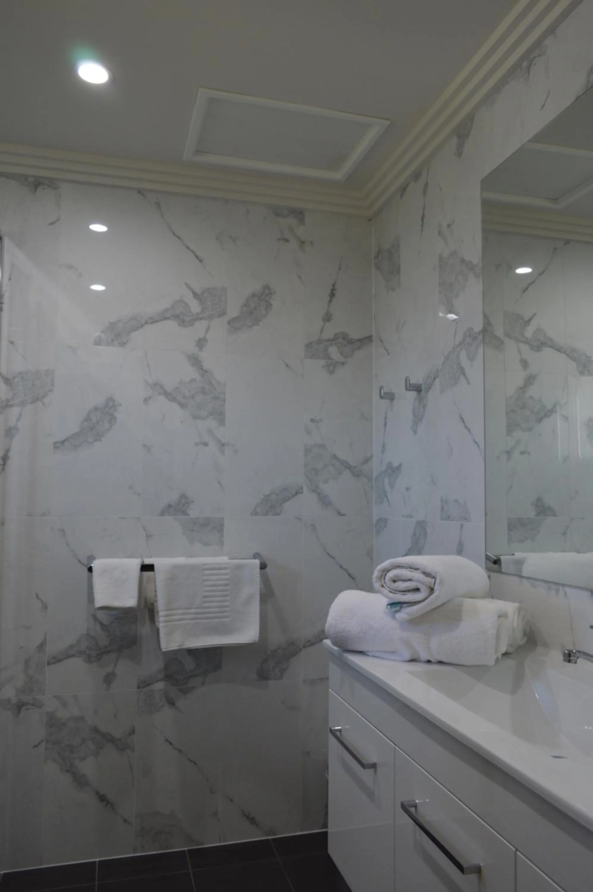 Shower in Sunseeker Motor Inn