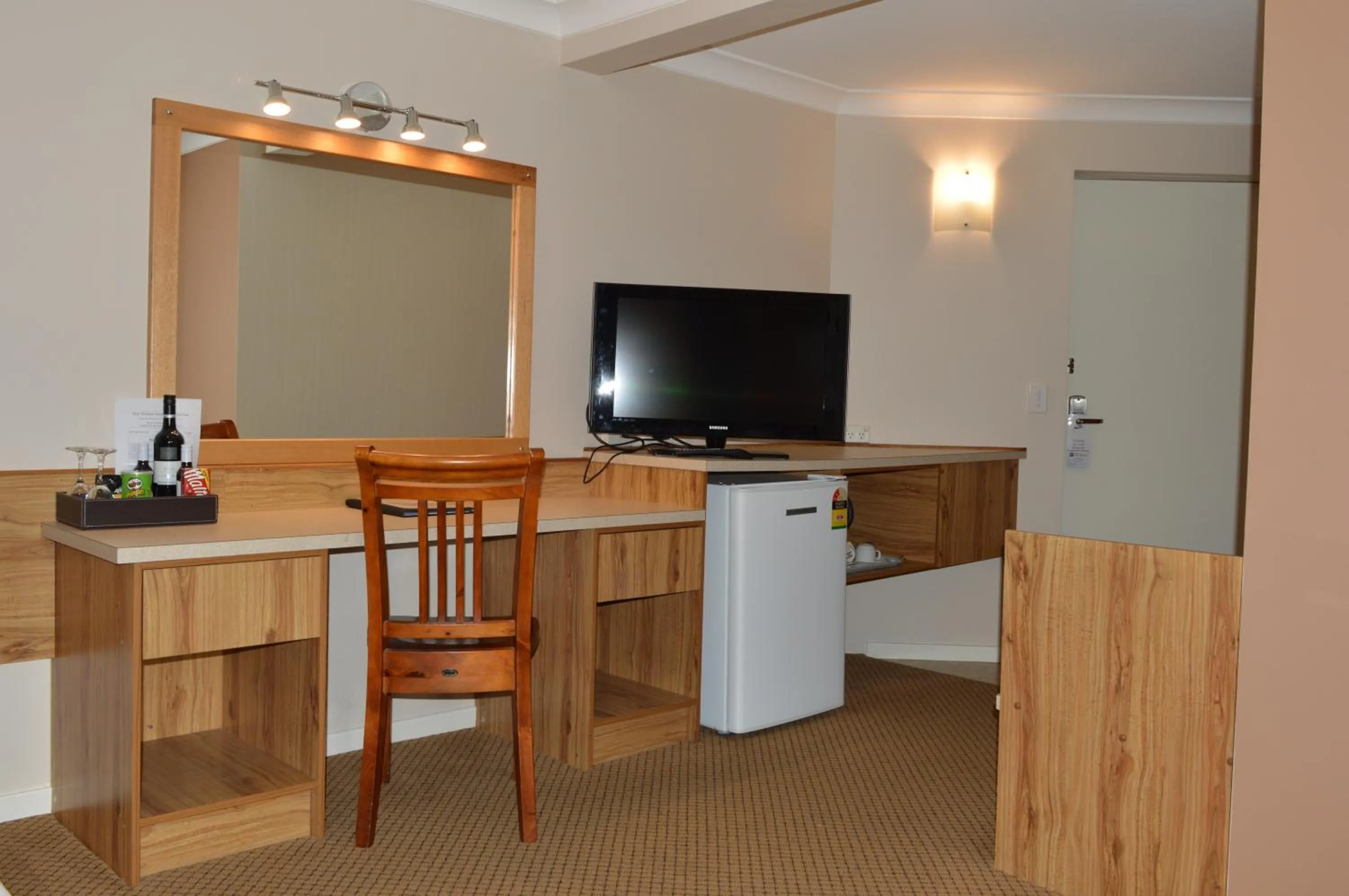 TV and multimedia in Sunseeker Motor Inn