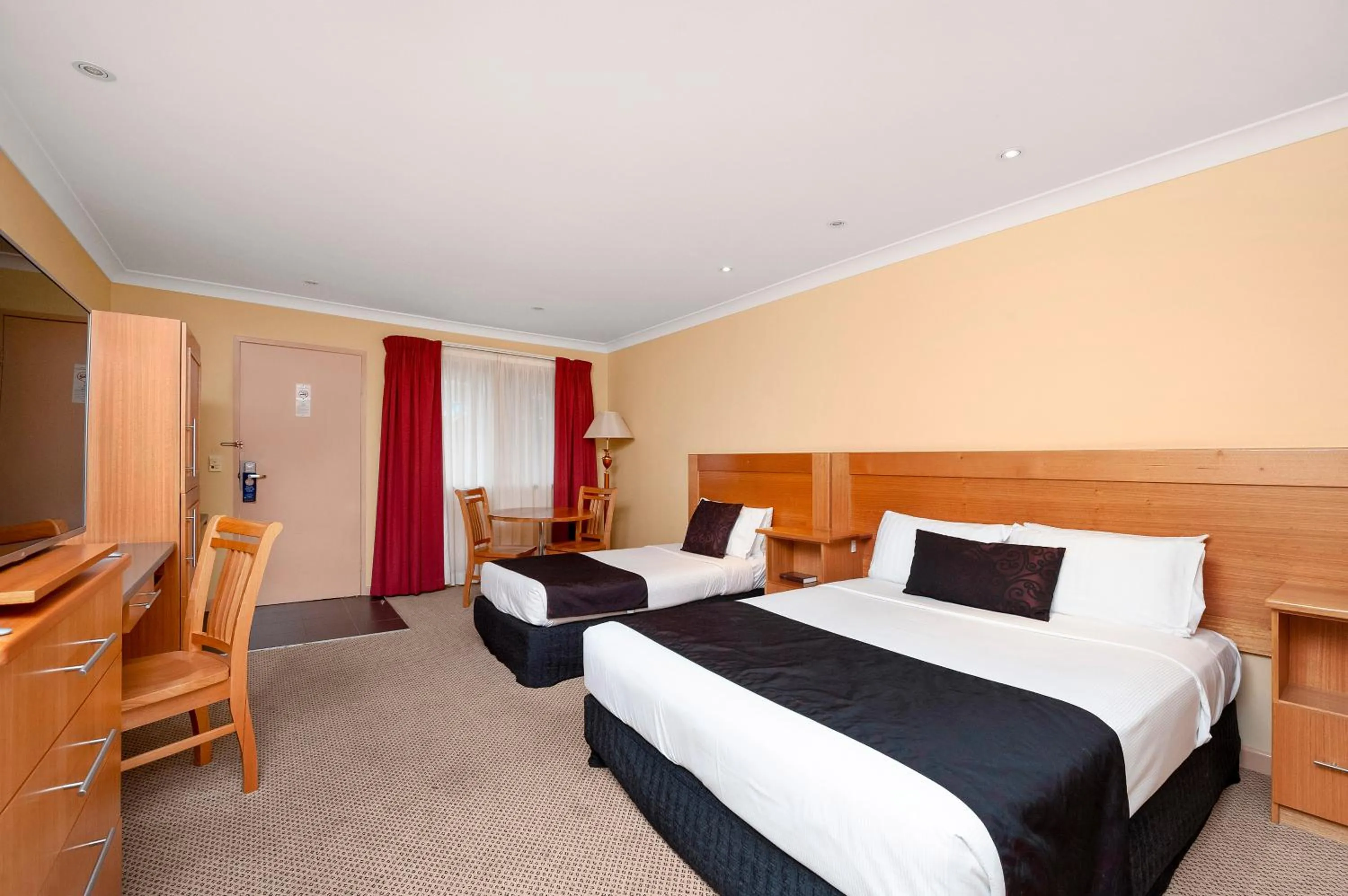 Bedroom, Bed in Sunseeker Motor Inn