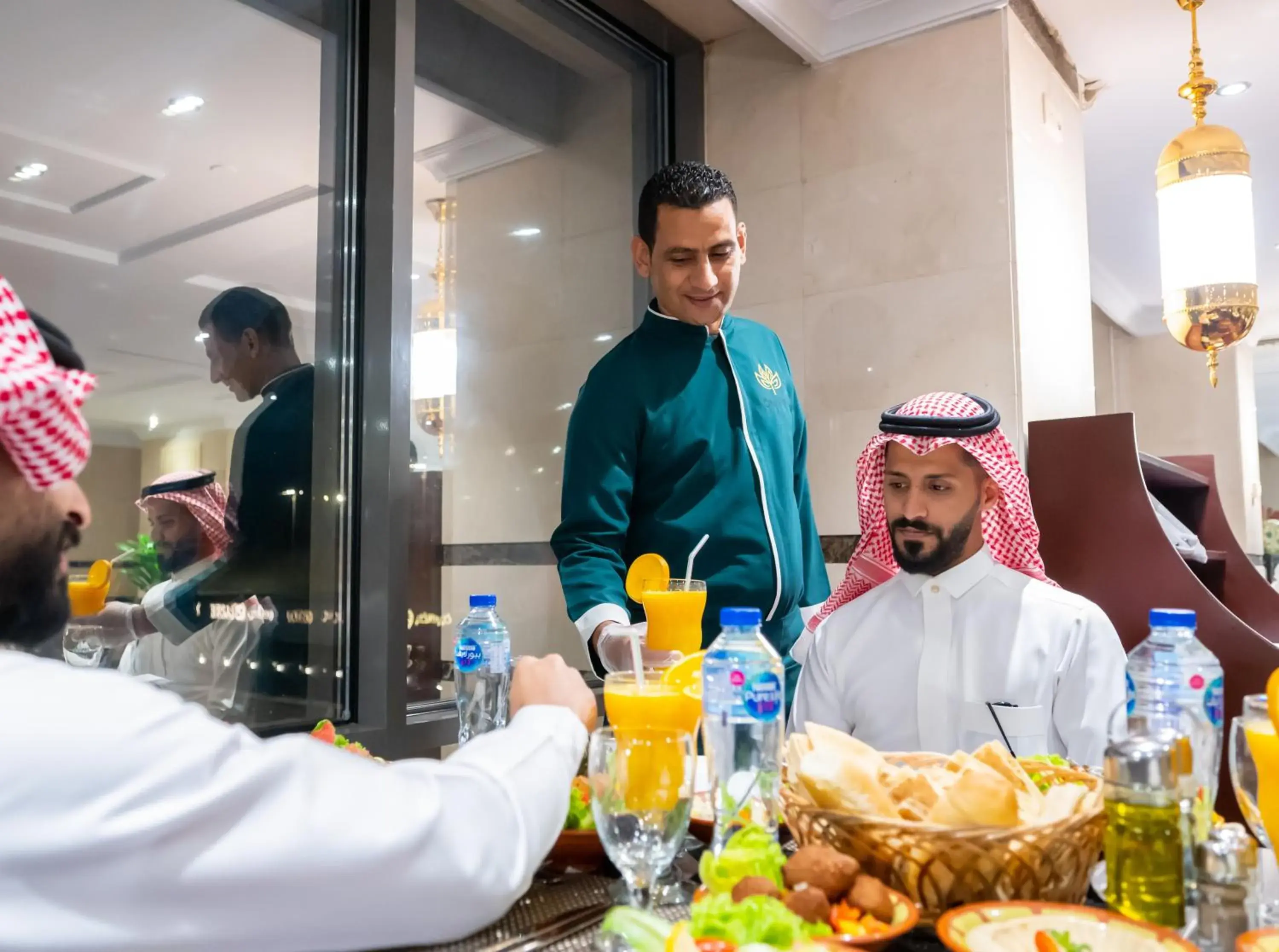 Restaurant/places to eat in Shaza Regency Plaza Al Madinah Restaurant/places to eat in Shaza Regency Plaza Al Madinah