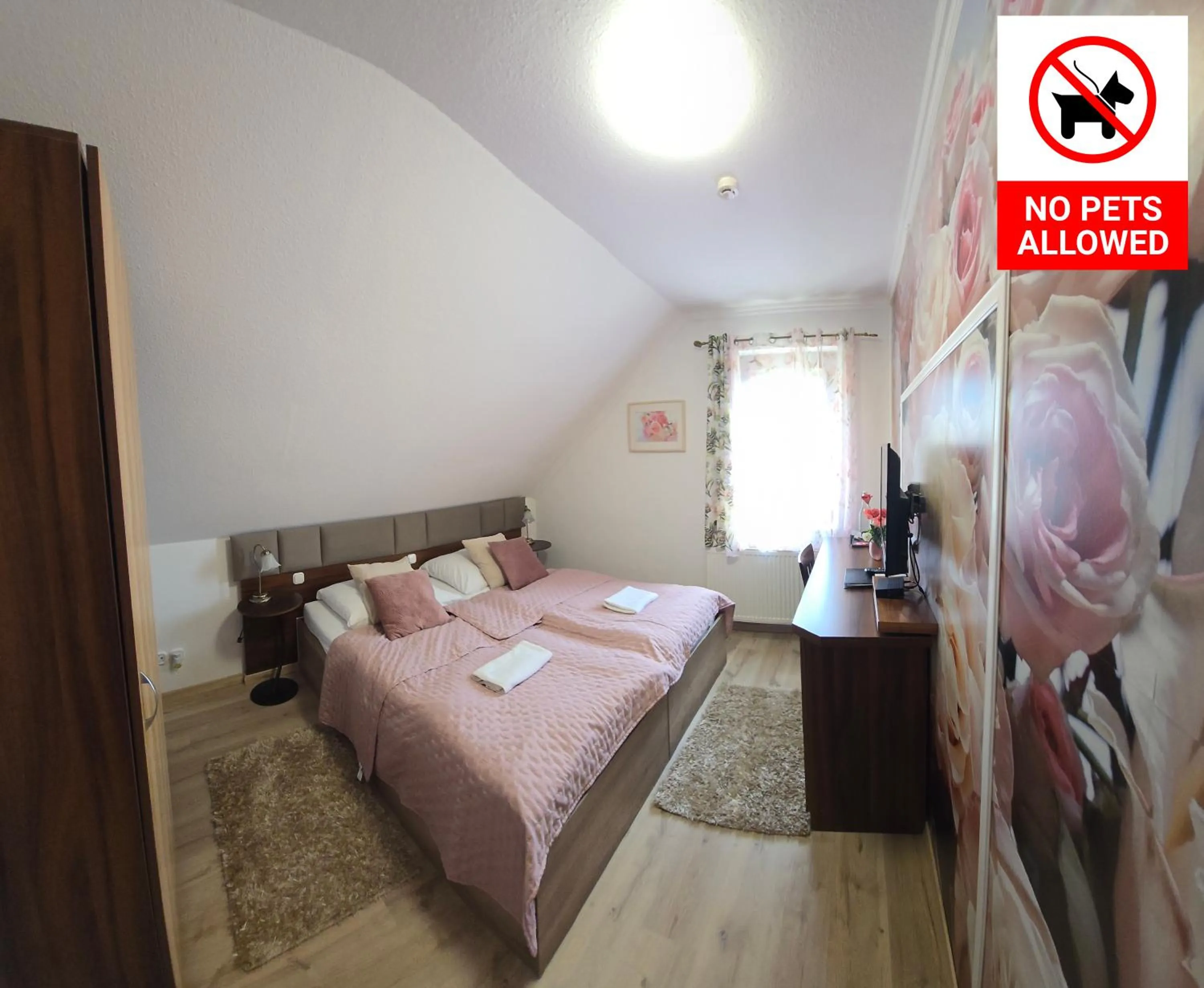 Bed in Le Rose Suites & Park Hotel