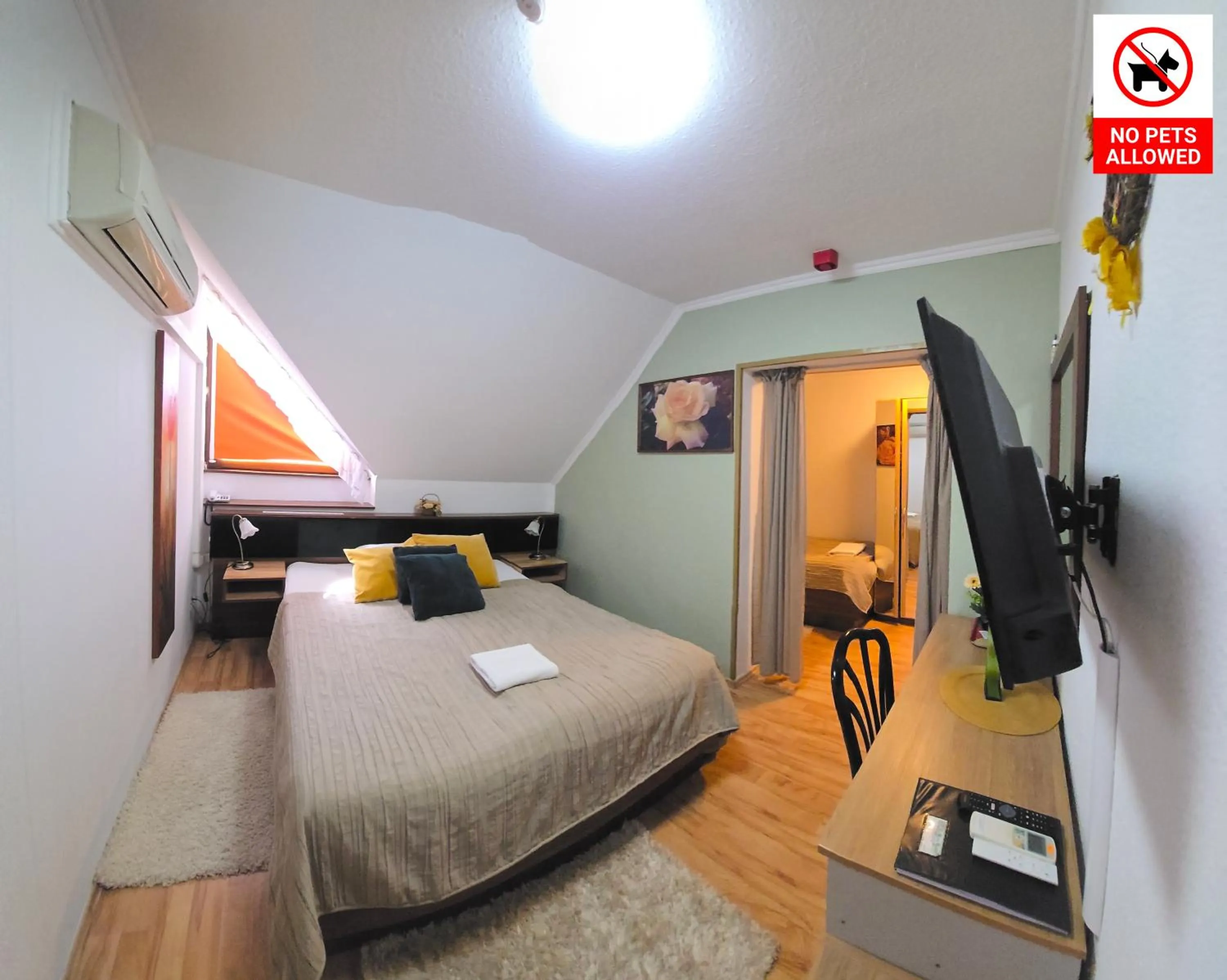 Bed in Le Rose Suites & Park Hotel