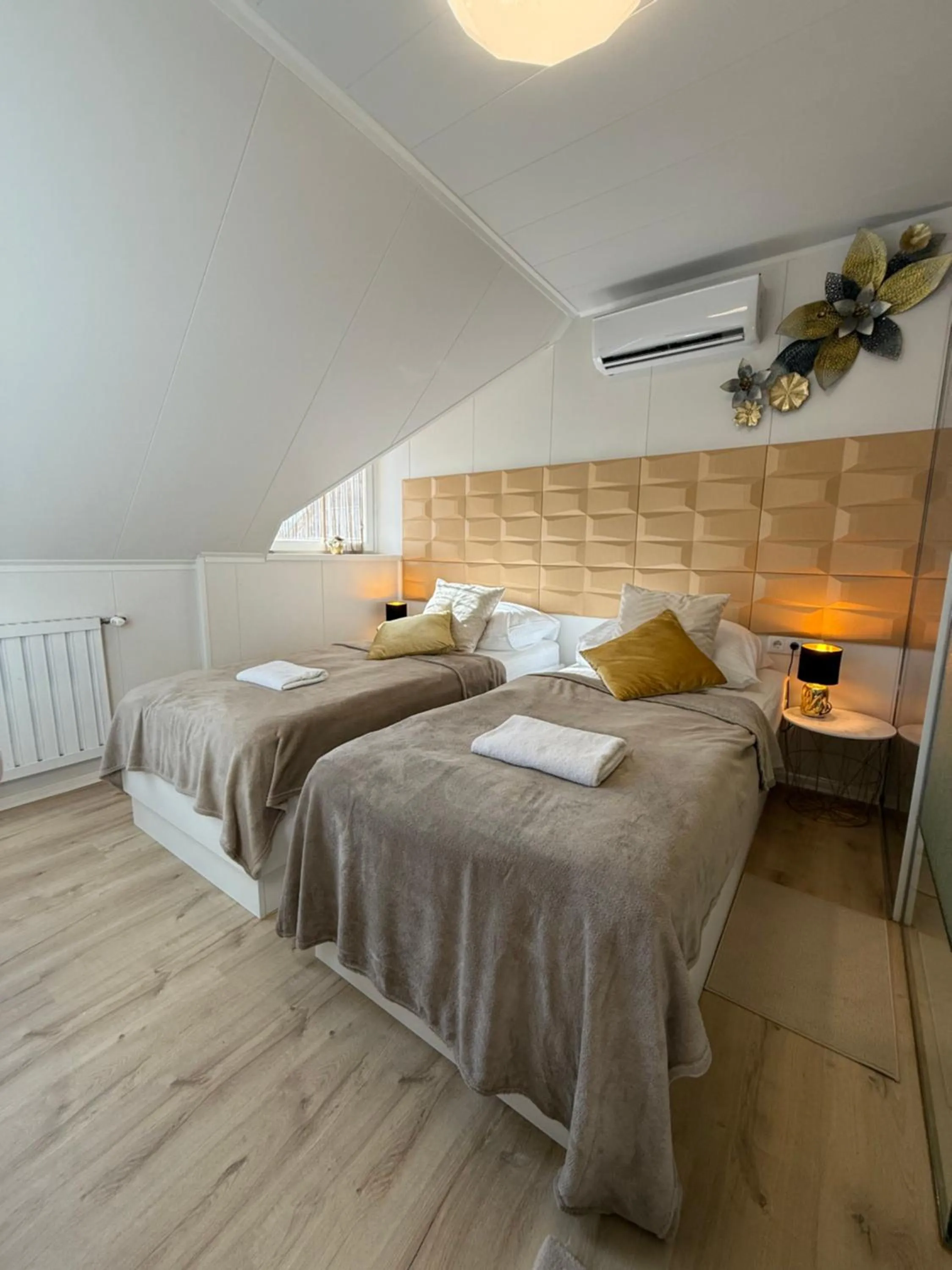 Bed in Le Rose Suites & Park Hotel