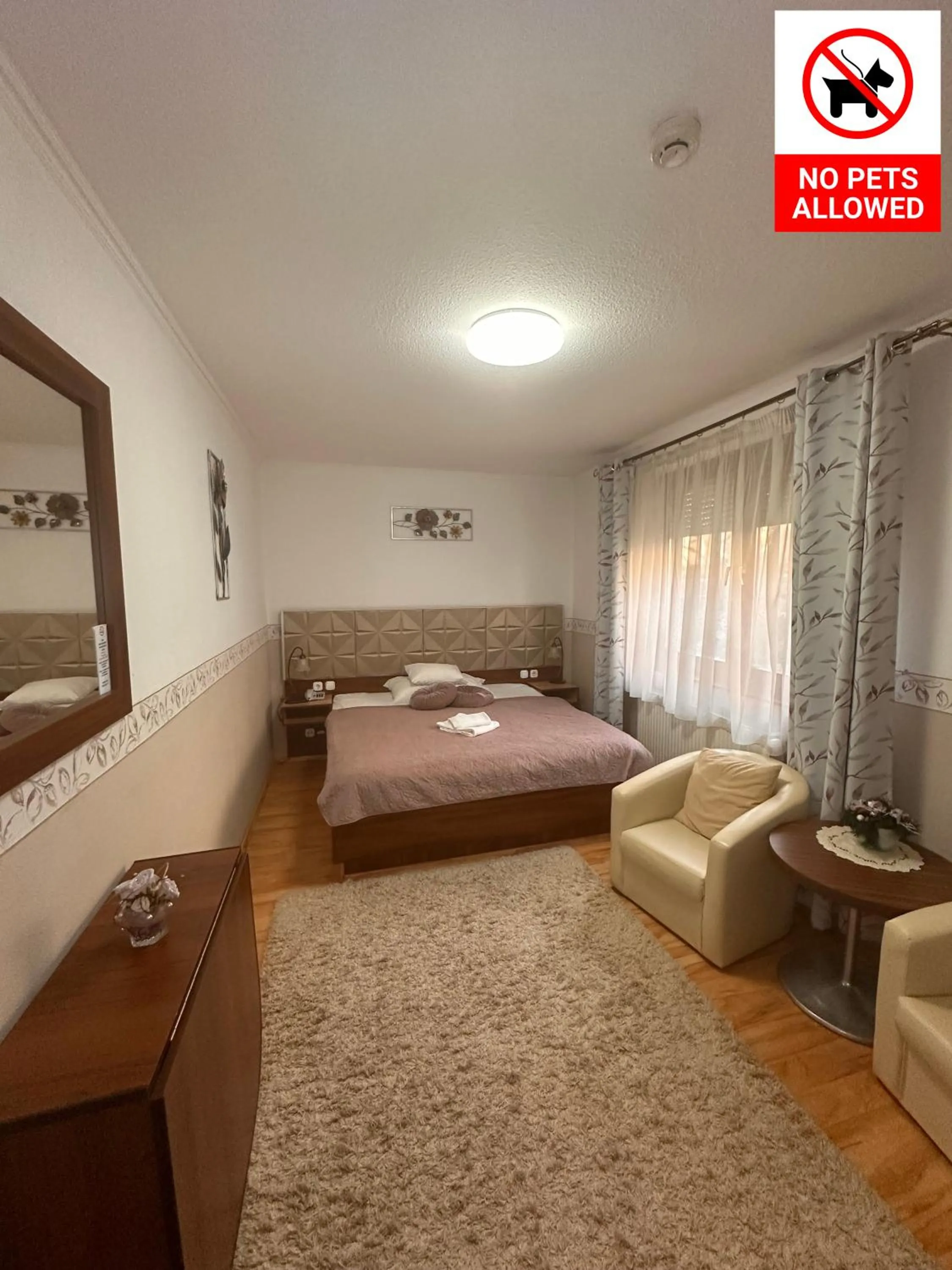 Bed in Le Rose Suites & Park Hotel