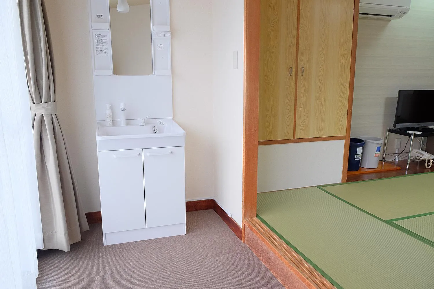 Photo of the whole room in Hotel Sunset Susami