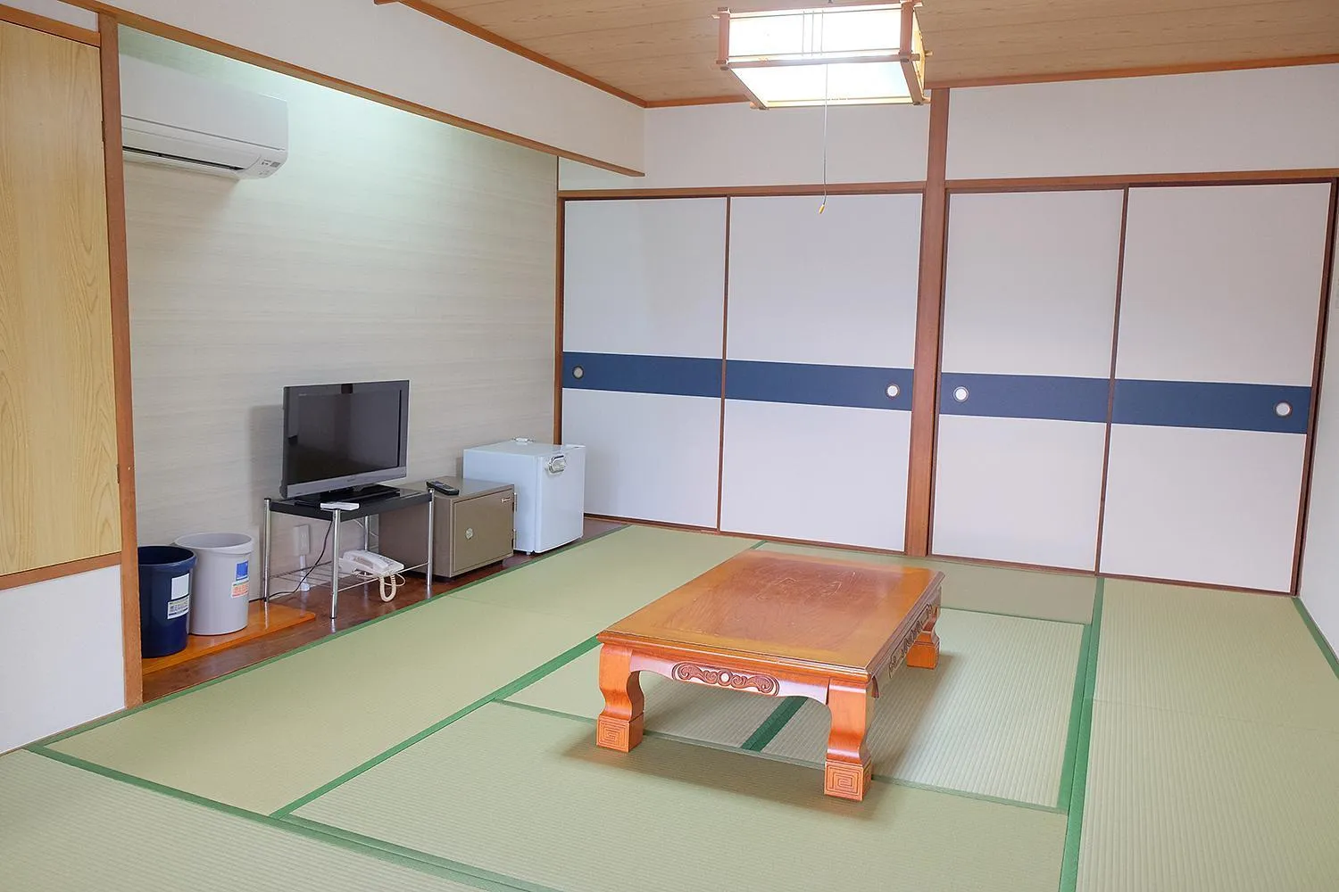 Photo of the whole room in Hotel Sunset Susami