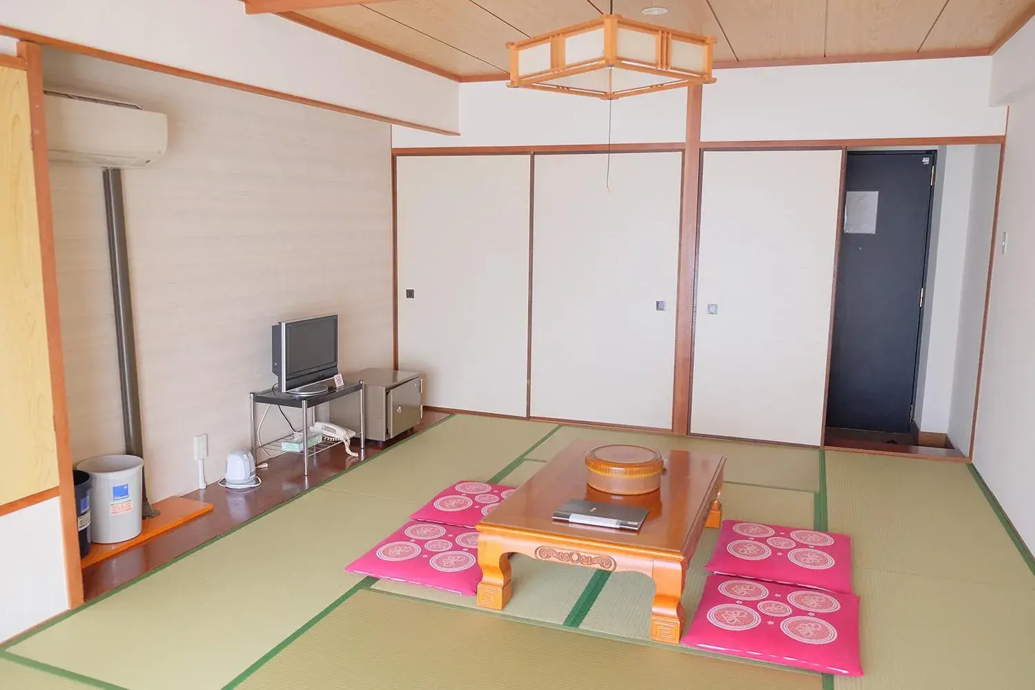 Photo of the whole room in Hotel Sunset Susami Photo of the whole room in Hotel Sunset Susami