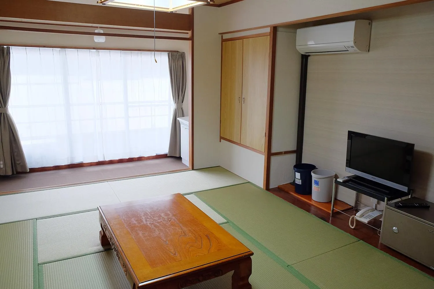 Photo of the whole room in Hotel Sunset Susami