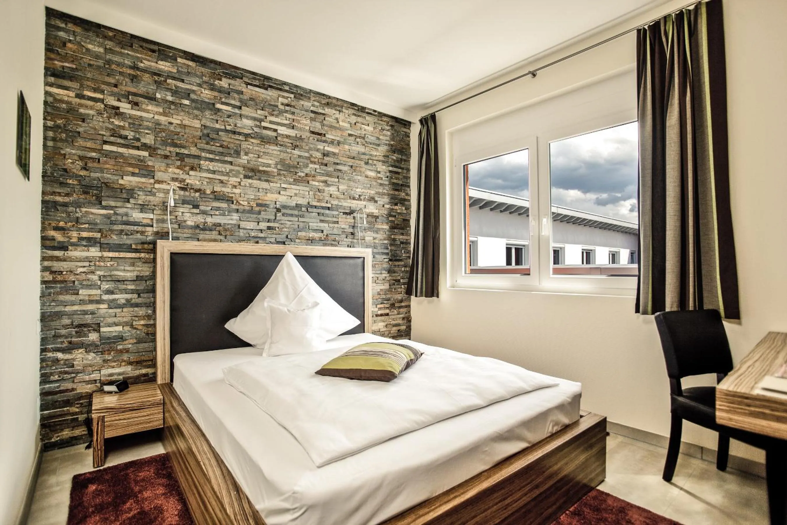 Photo of the whole room, Bed in Hotel Maxis - digitaler Self-check-in -