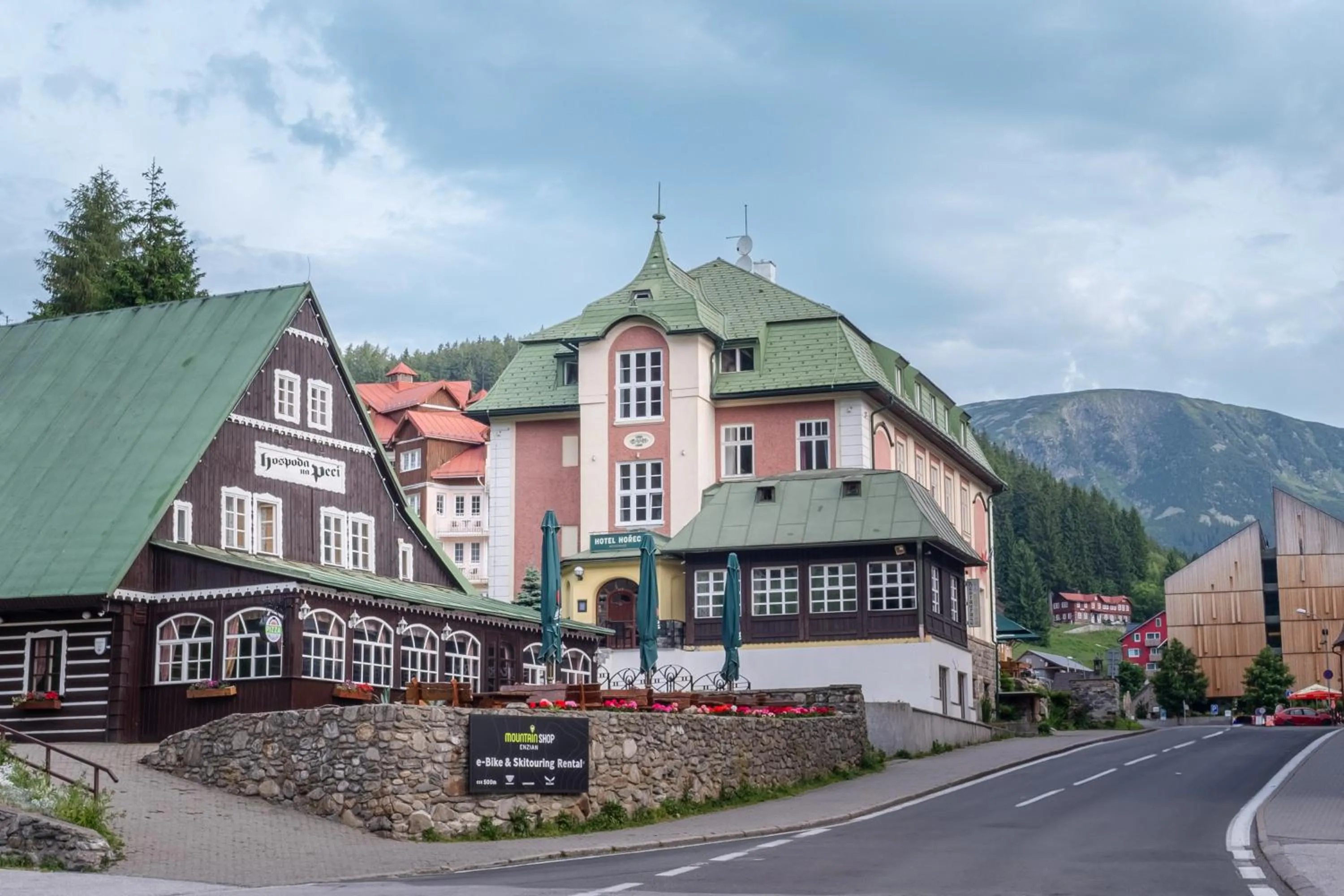 Property building in Hotel Hořec