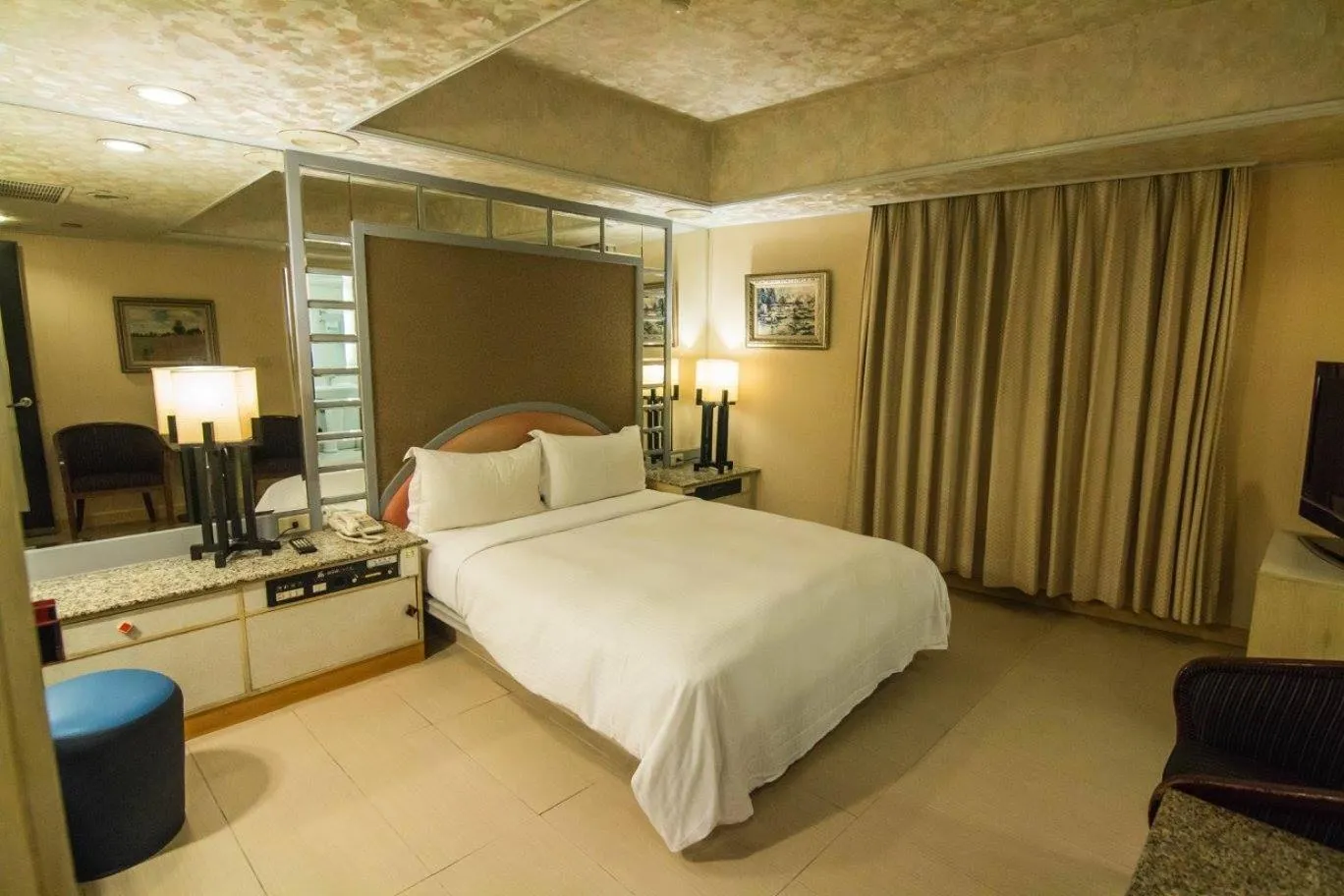 Bed in Katherine Plaza Hotel