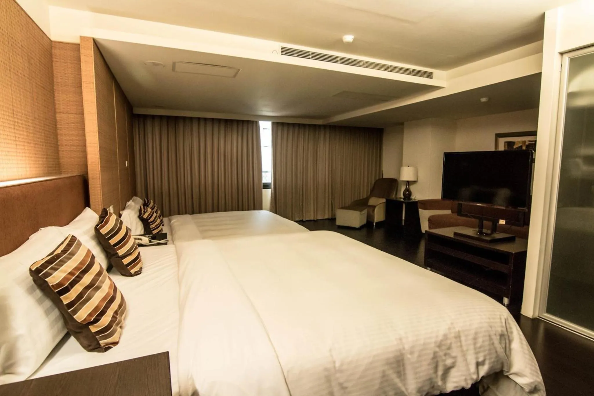 Bed in Katherine Plaza Hotel