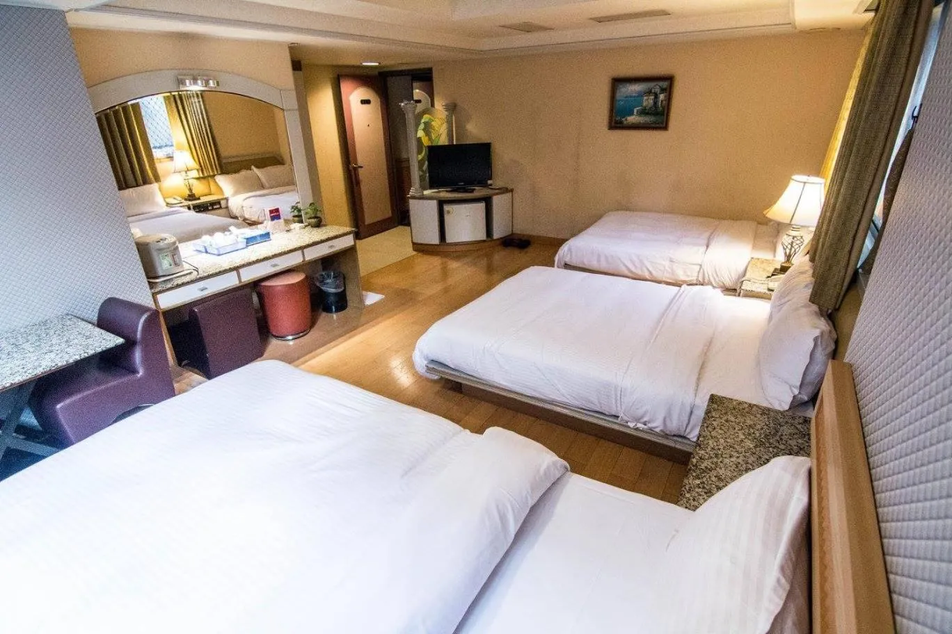 Bed in Katherine Plaza Hotel