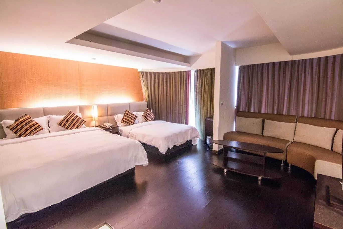 Bed in Katherine Plaza Hotel