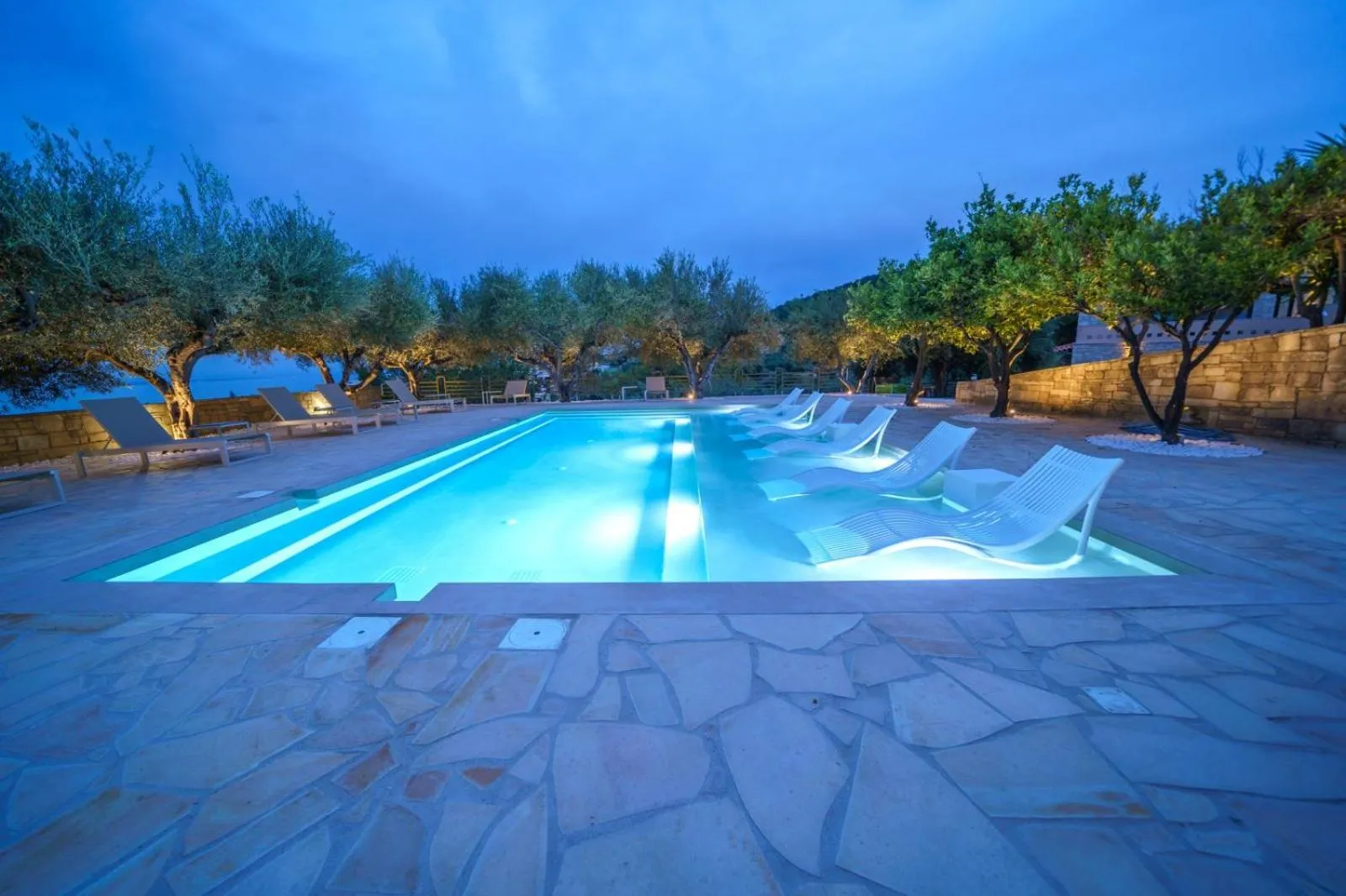 Swimming pool in Forest Park Hotel