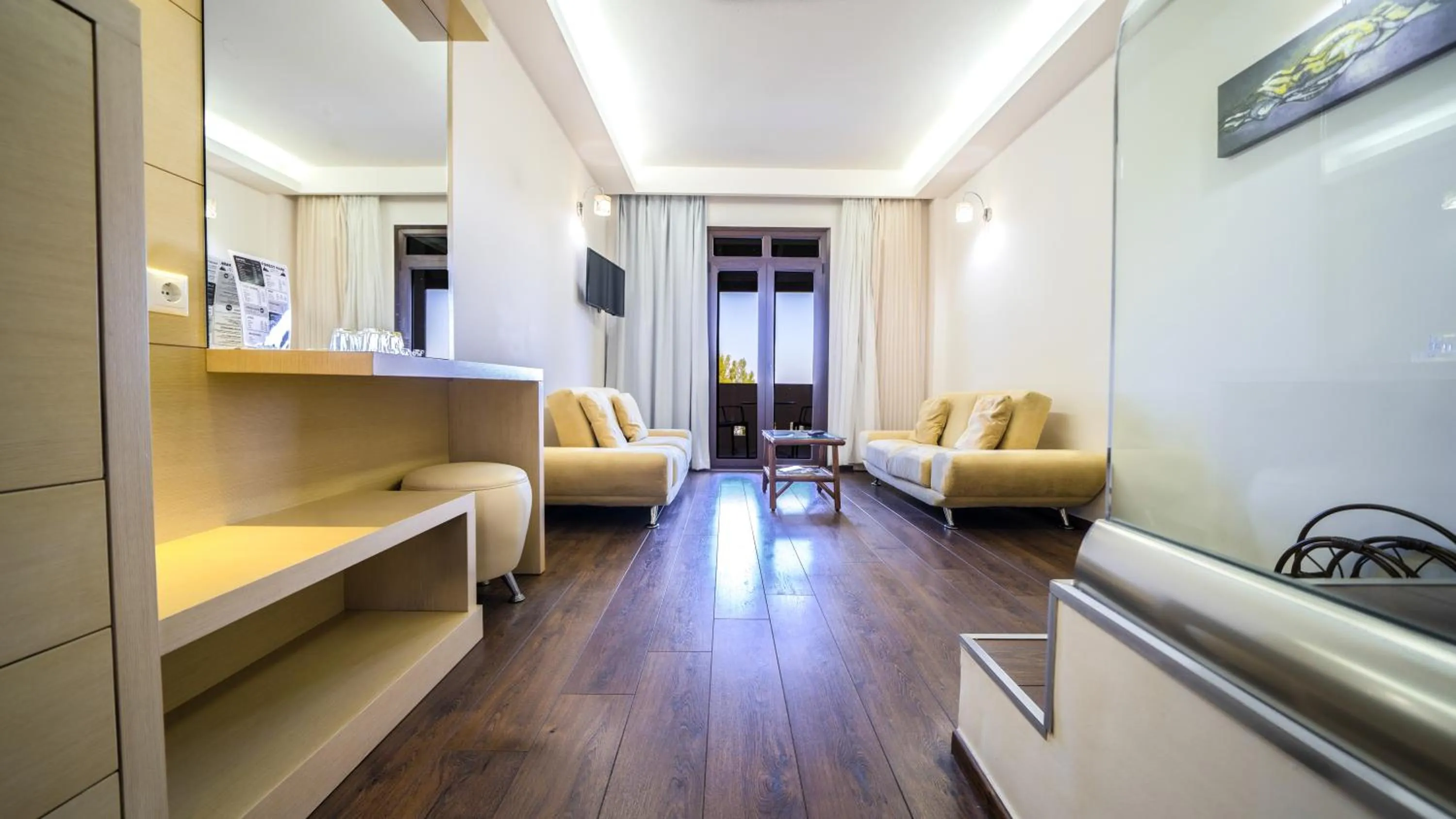 Living room in Forest Park Hotel