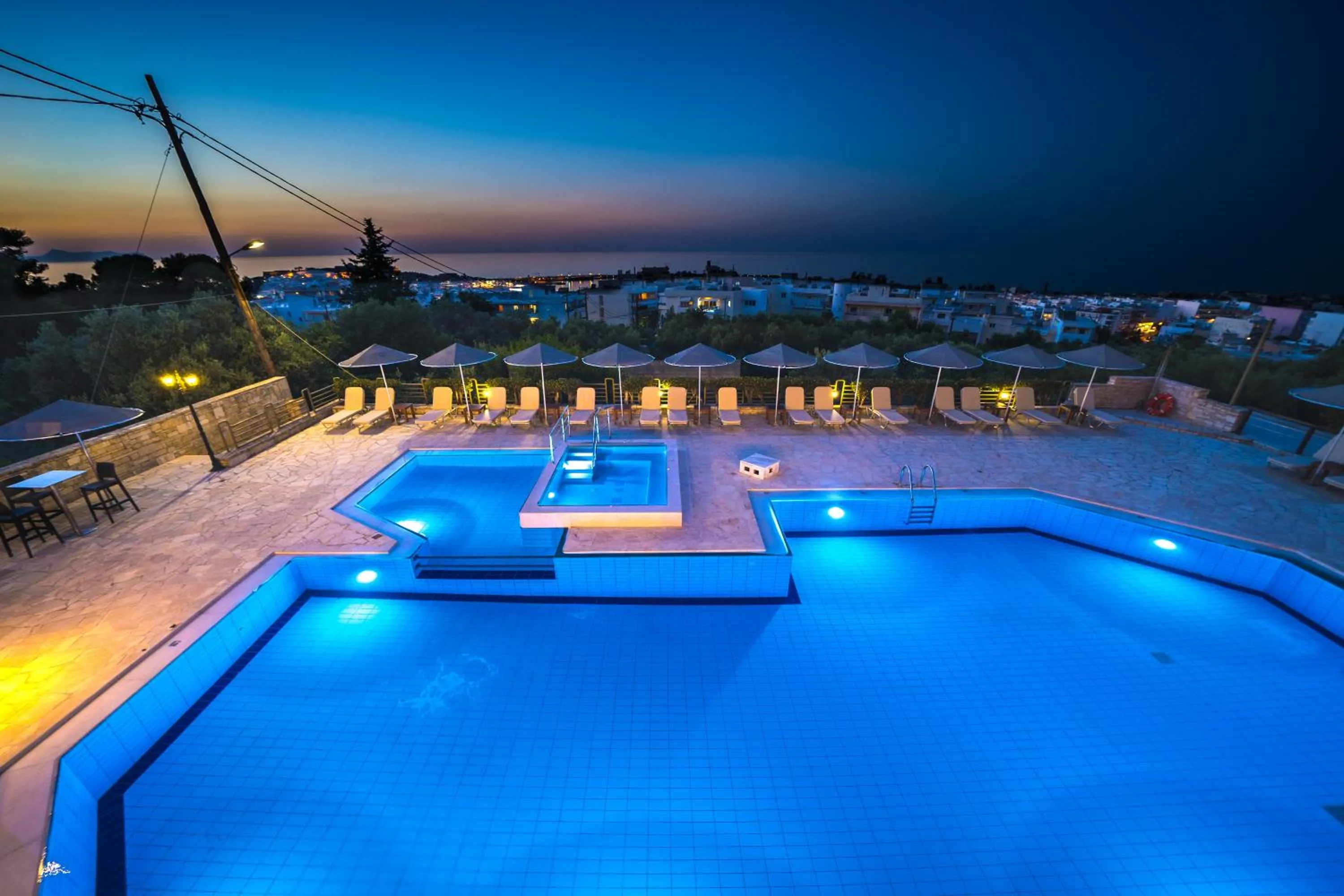 Swimming pool in Forest Park Hotel