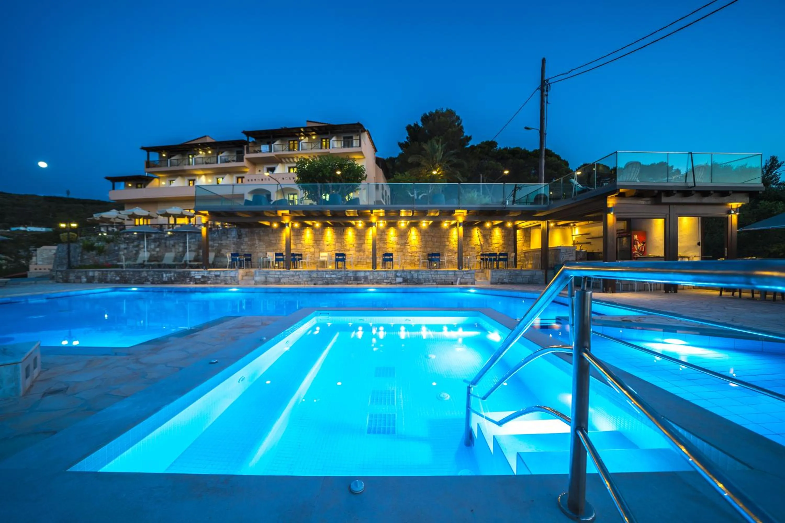 Swimming pool in Forest Park Hotel