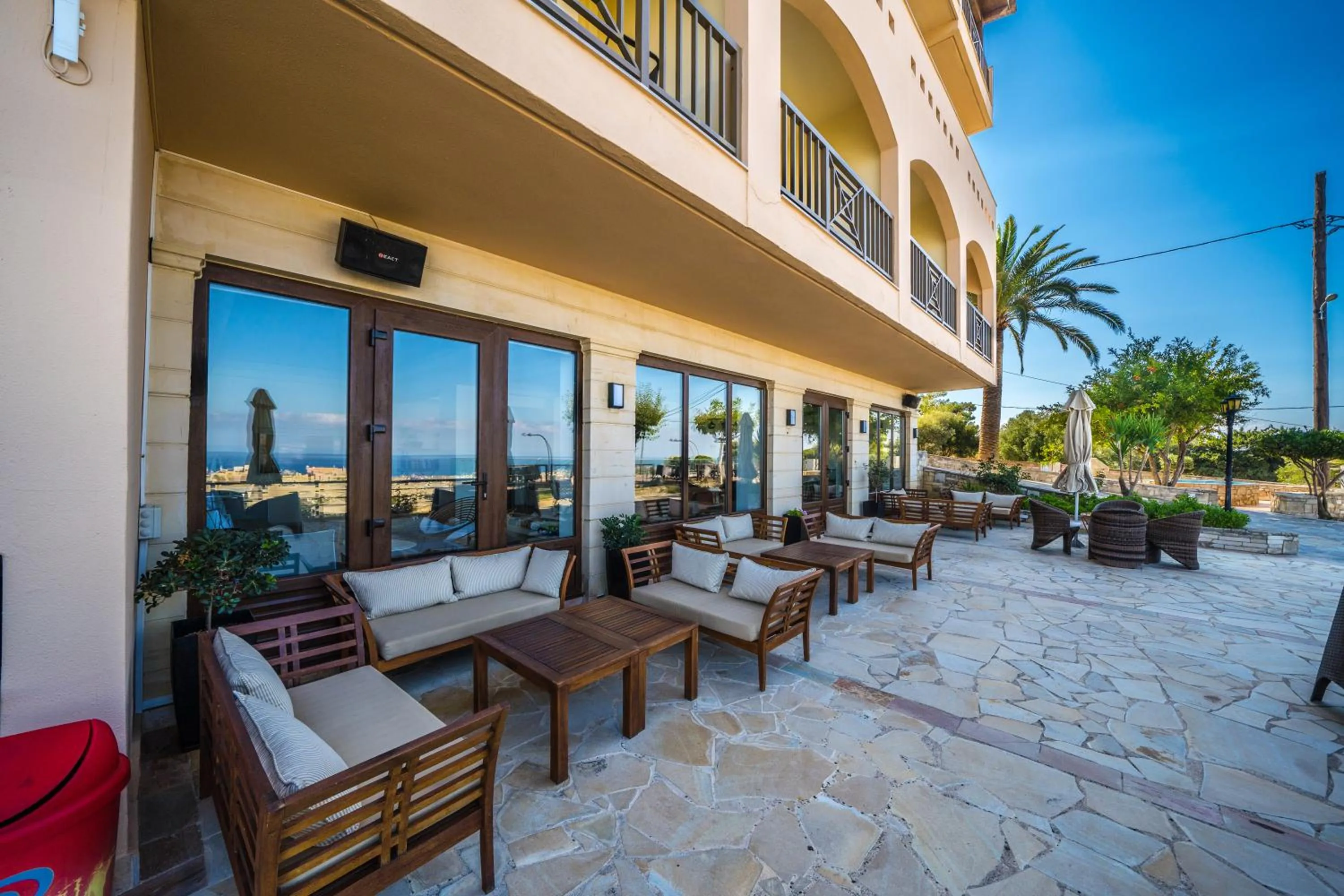Patio in Forest Park Hotel