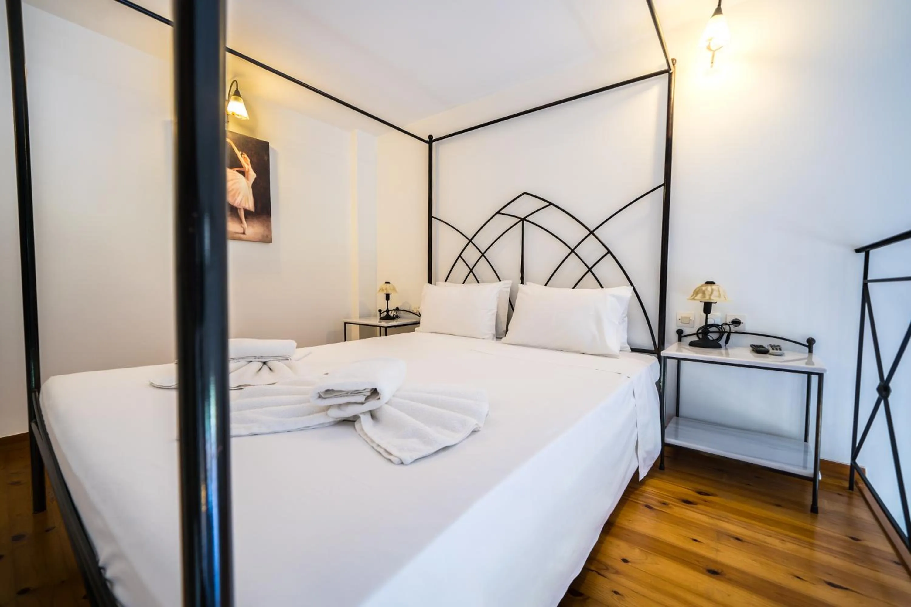 bunk bed, Bed in Forest Park Hotel