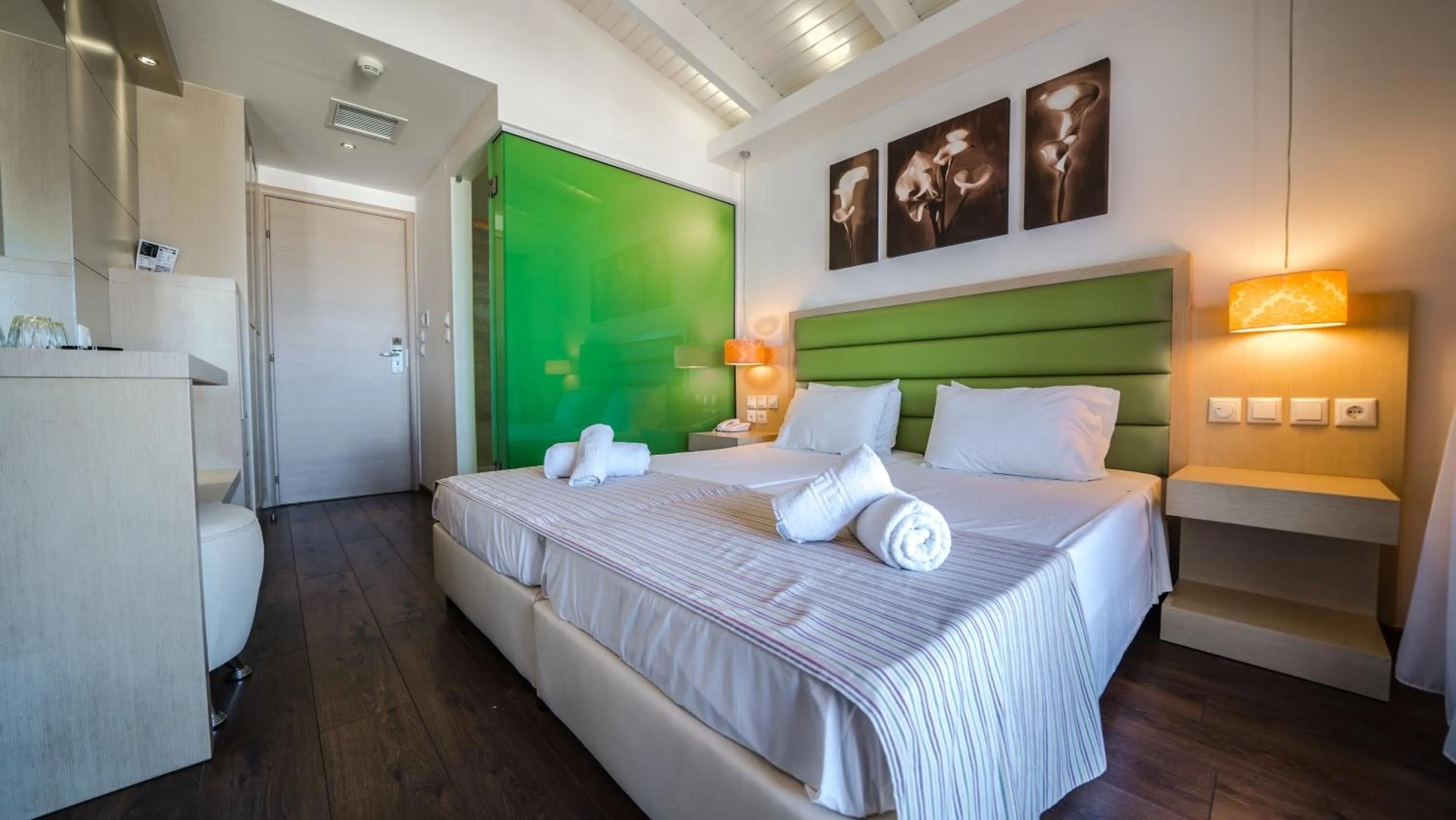 Photo of the whole room, Bed in Forest Park Hotel