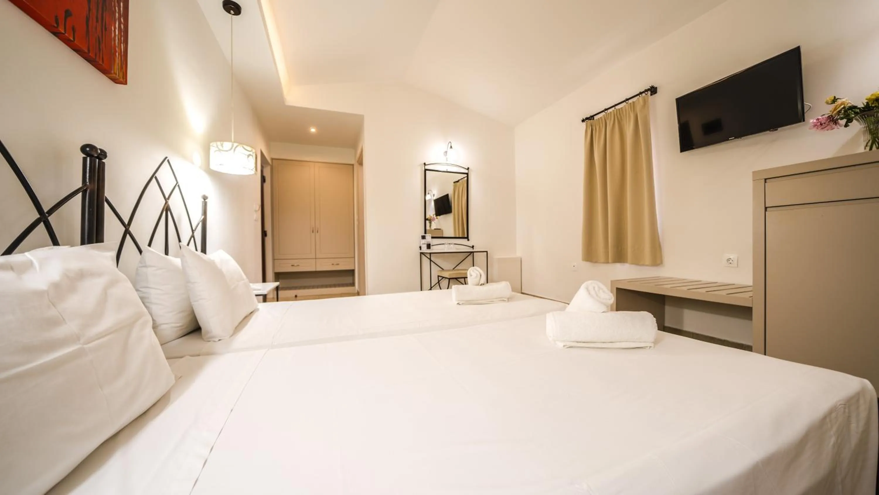 Photo of the whole room, Bed in Forest Park Hotel