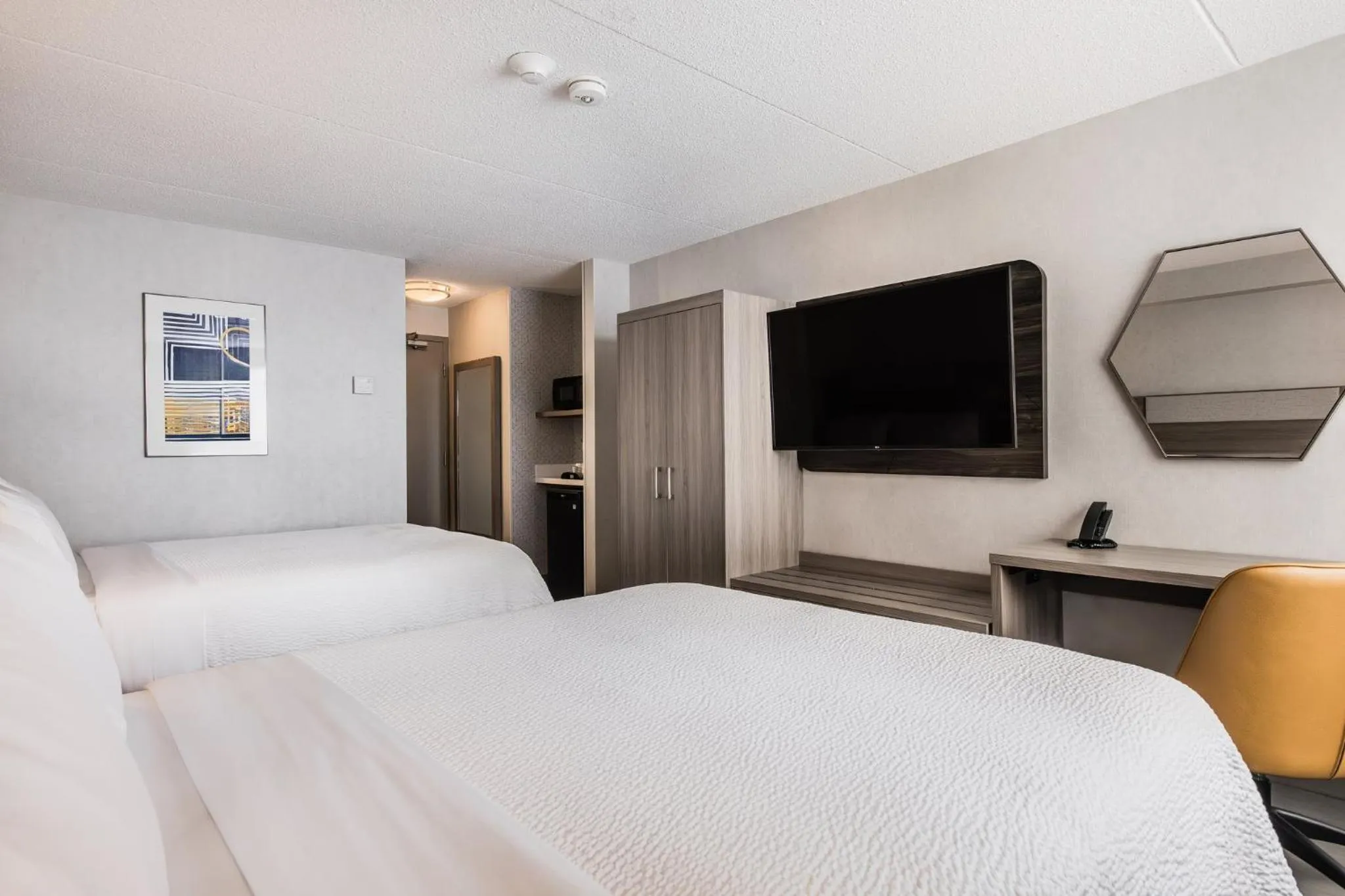 Photo of the whole room, Bed in Holiday Inn Express Toronto-North York by IHG