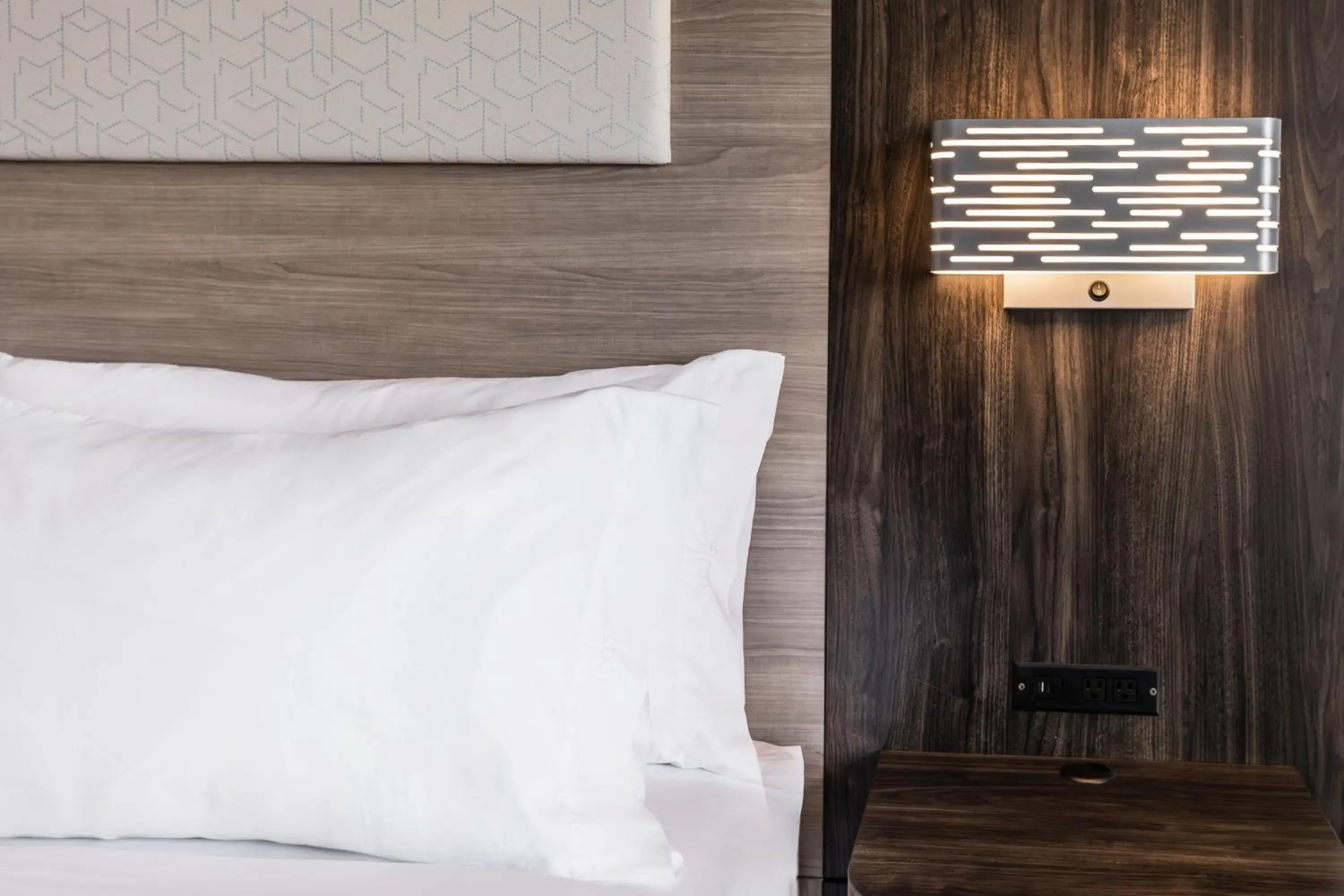 Bedroom, Bed in Holiday Inn Express Toronto-North York by IHG Bedroom, Bed in Holiday Inn Express Toronto-North York by IHG