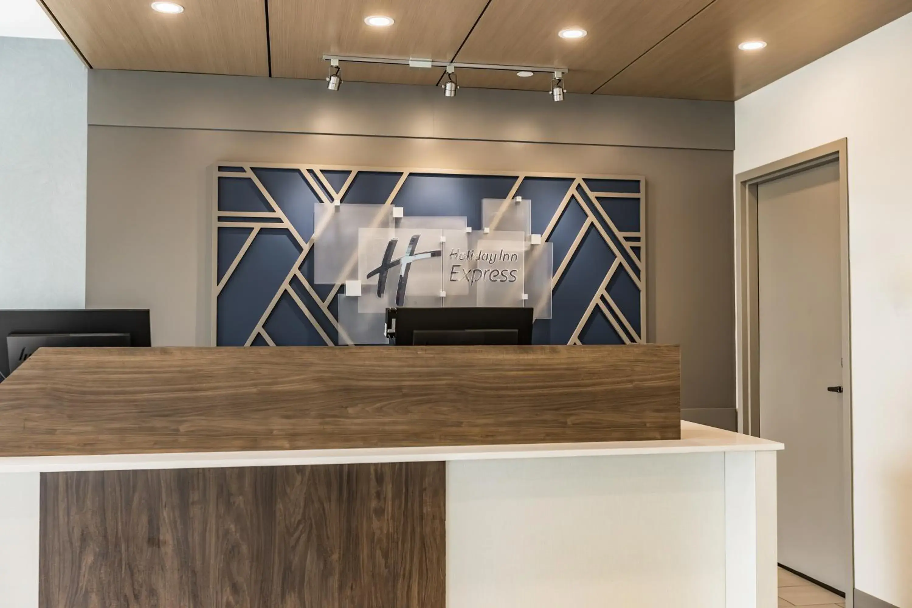 Lobby or reception in Holiday Inn Express Toronto-North York by IHG Lobby or reception in Holiday Inn Express Toronto-North York by IHG