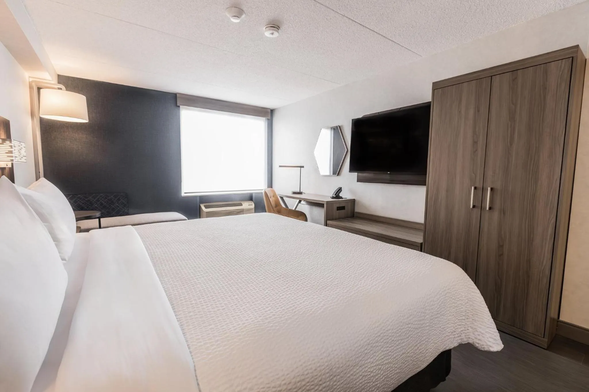 Photo of the whole room, Bed in Holiday Inn Express Toronto-North York by IHG