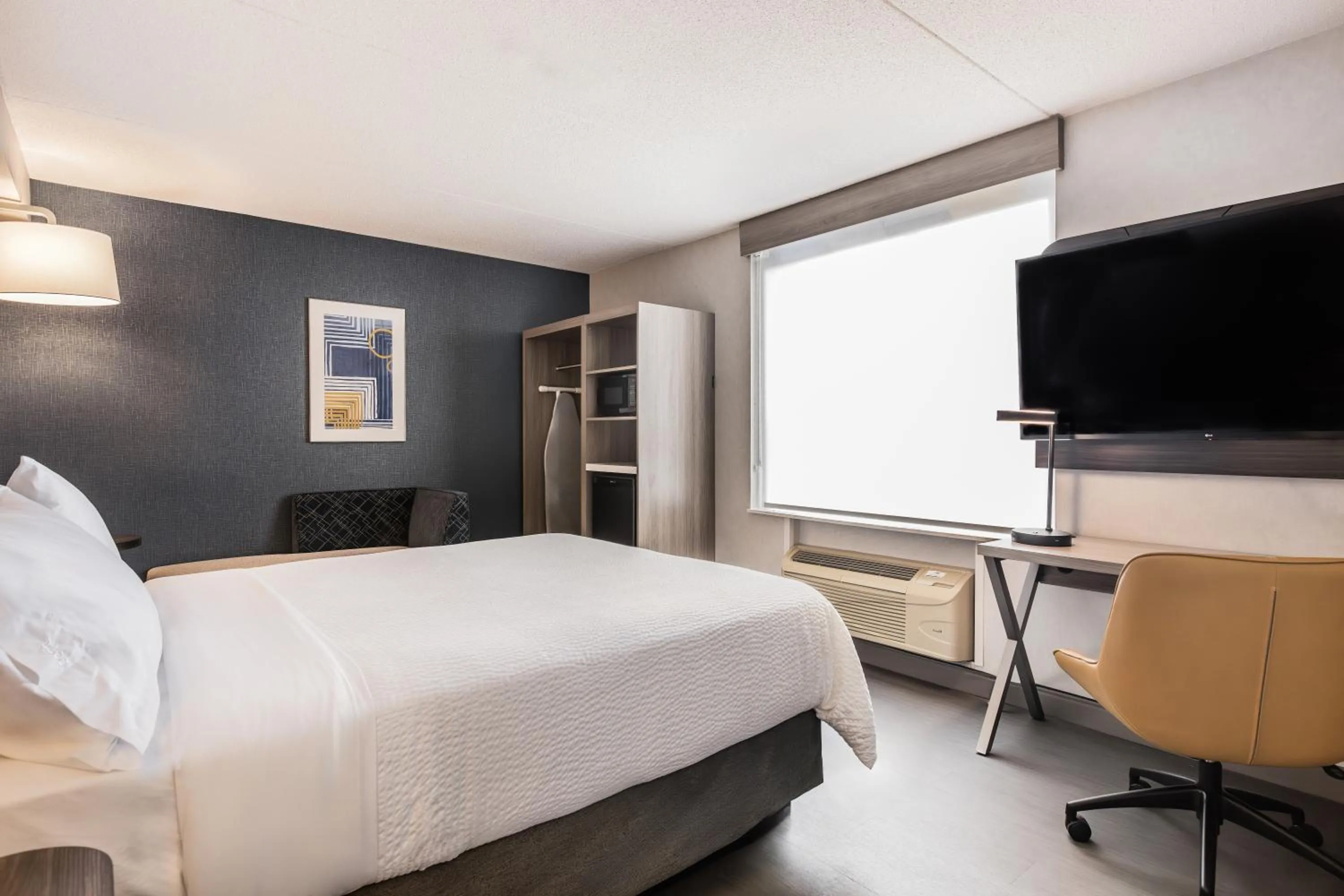 Bed in Holiday Inn Express Toronto-North York by IHG