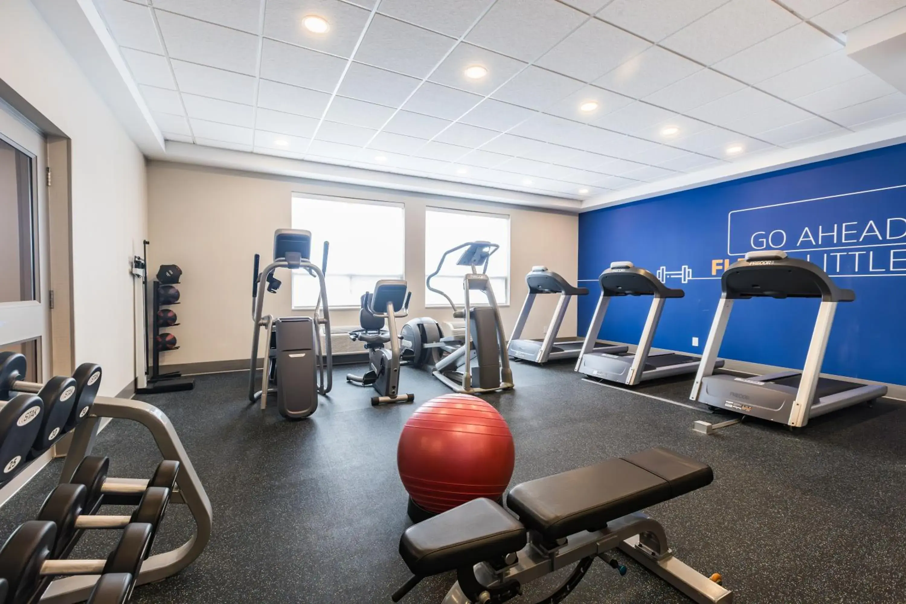 Fitness centre/facilities in Holiday Inn Express Toronto-North York by IHG Fitness centre/facilities in Holiday Inn Express Toronto-North York by IHG