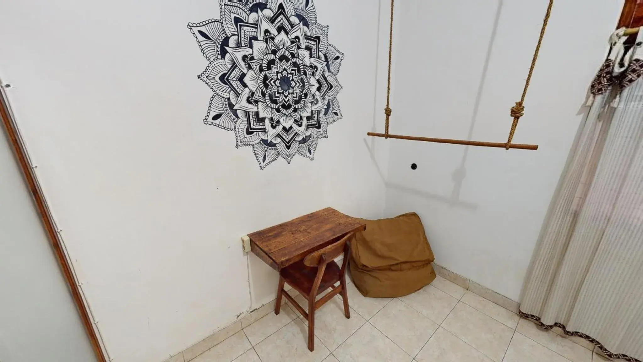 Photo of the whole room in Wood Stone Photo of the whole room in Wood Stone