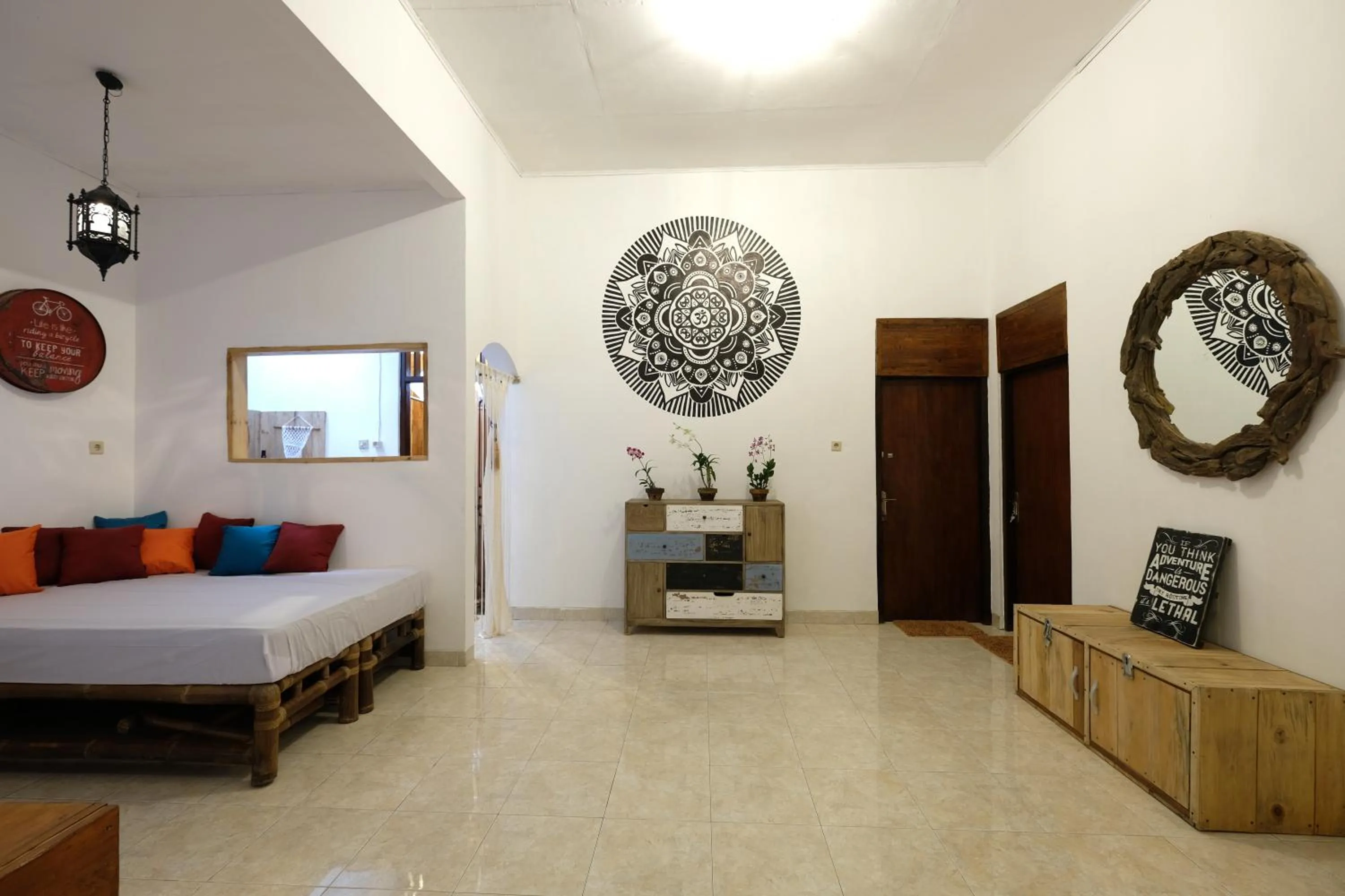 Communal lounge/ TV room, Bed in Wood Stone