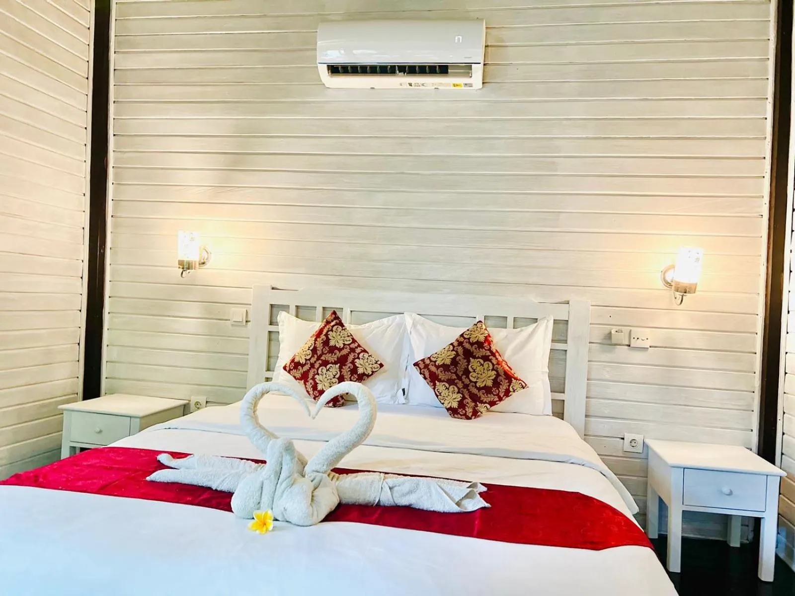 Bed in Tarci Bungalows Lembongan