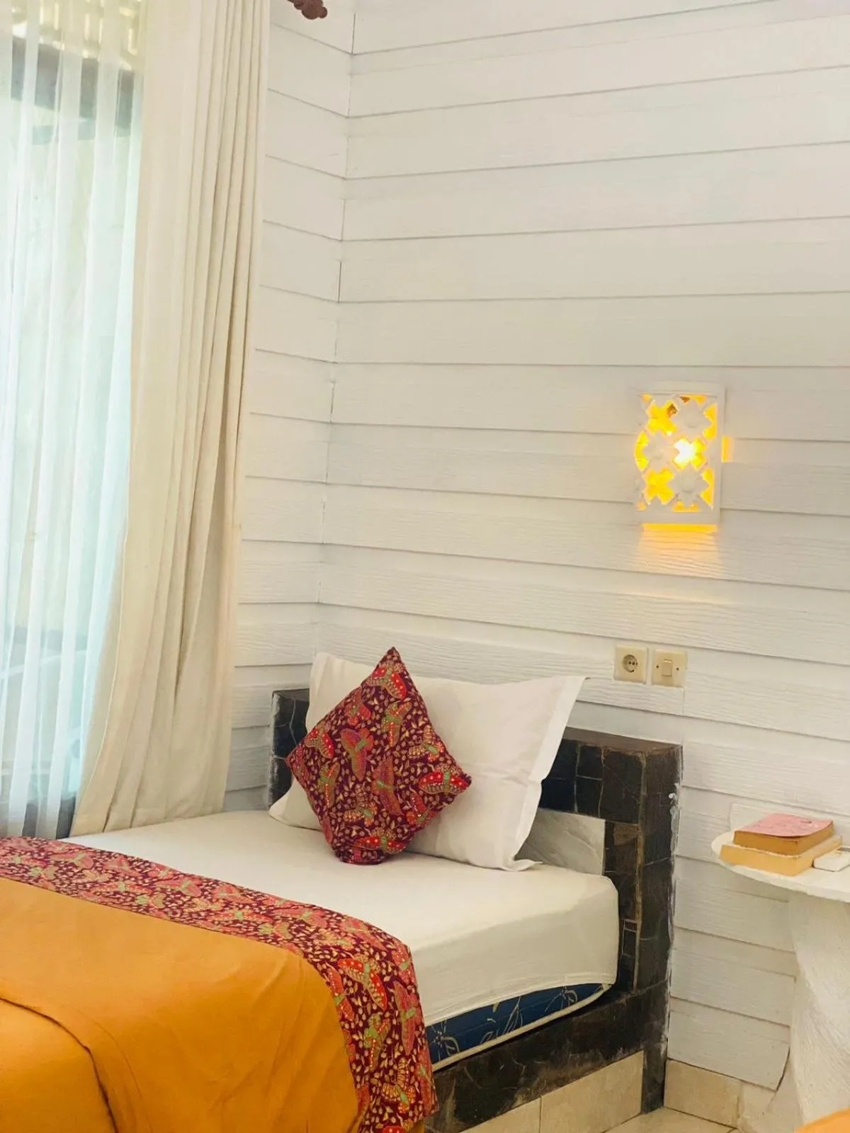 Bed in Tarci Bungalows Lembongan