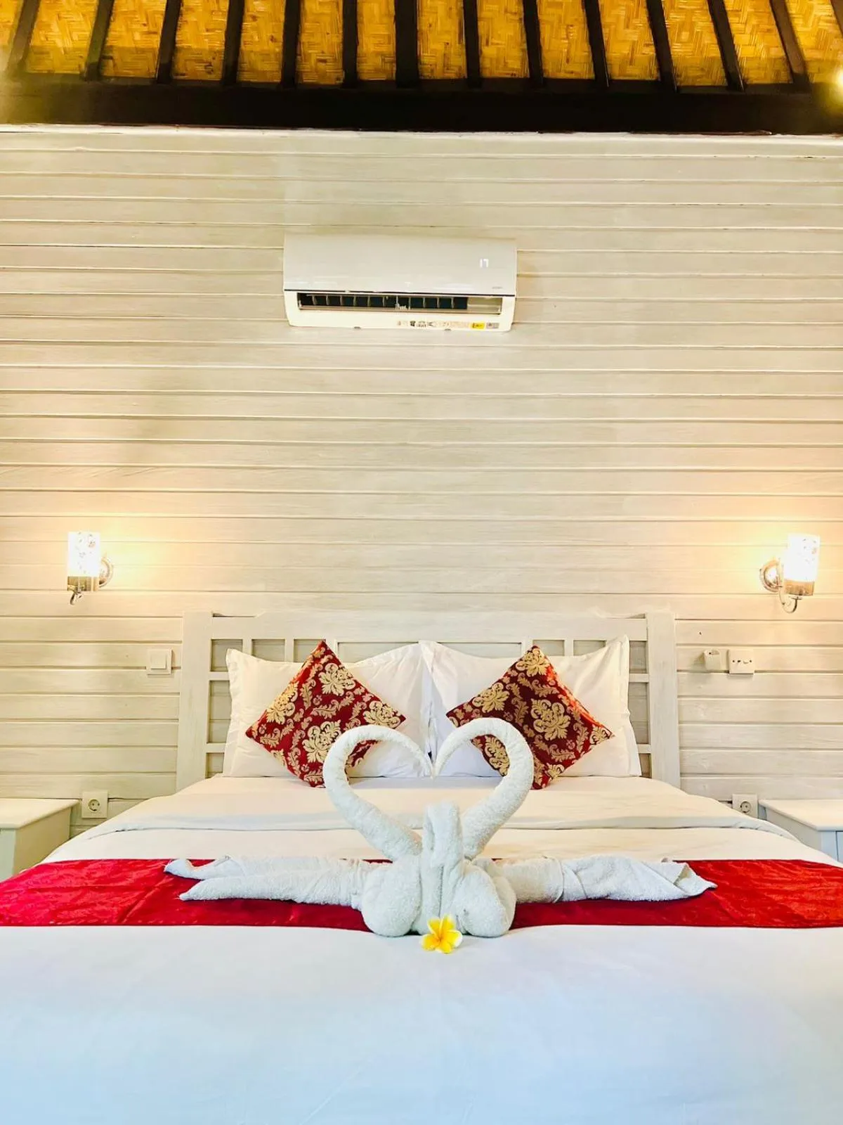 Bed in Tarci Bungalows Lembongan