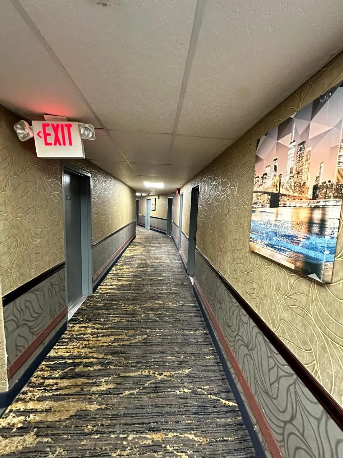 Town House Inn and Suites