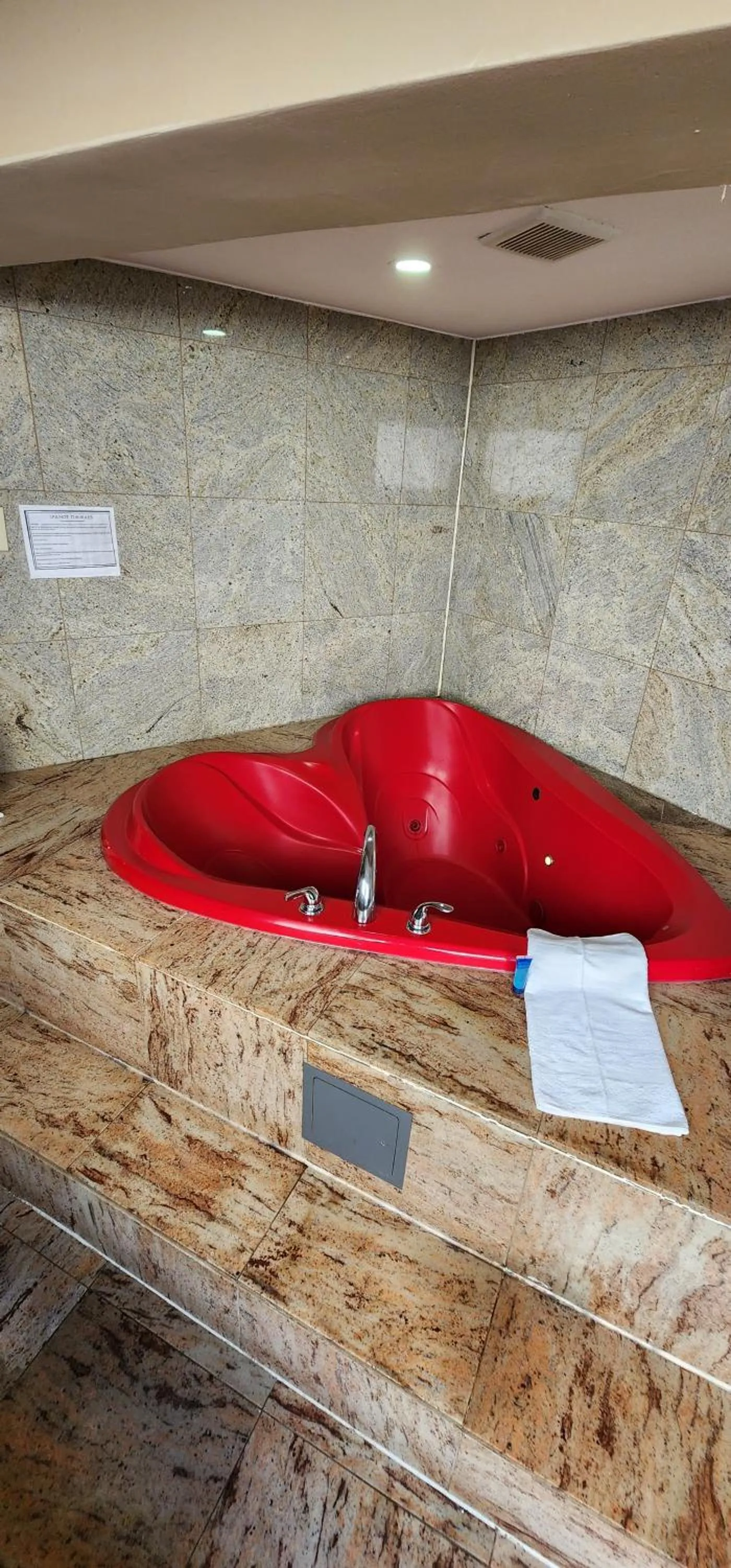 Town House Inn and Suites