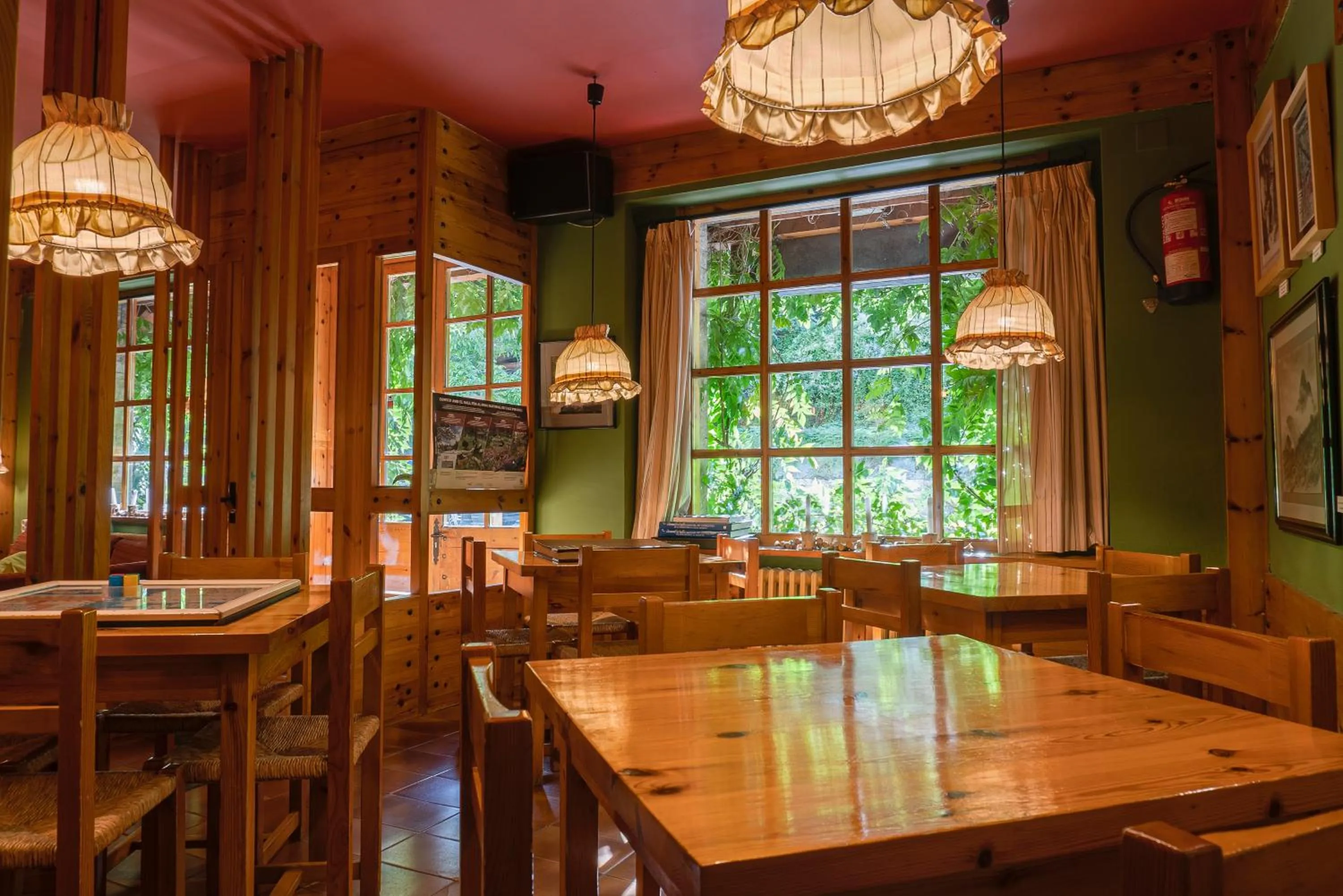 Communal lounge/ TV room in Hotel Cardós