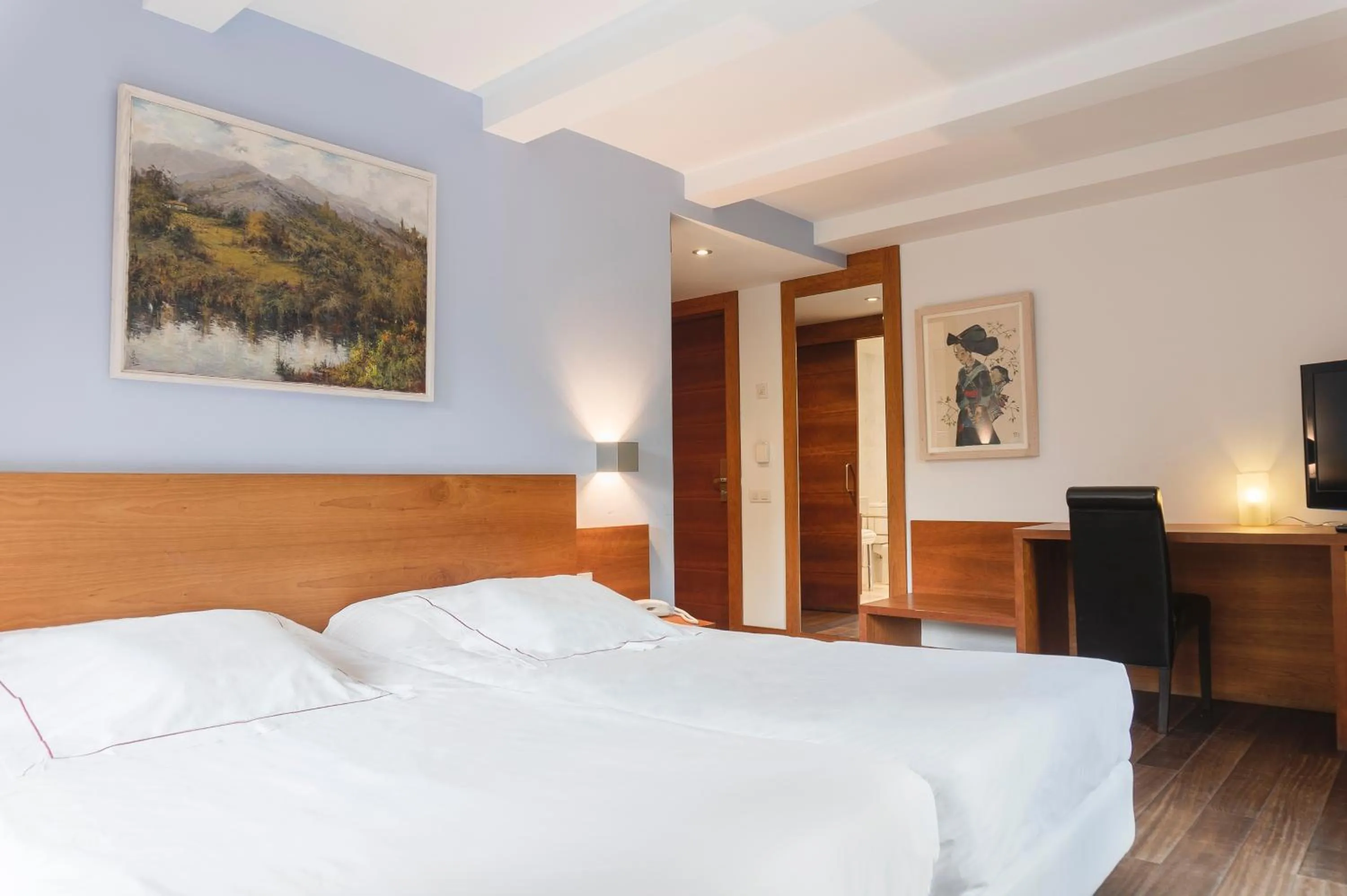 Photo of the whole room, Bed in Hotel Cardós