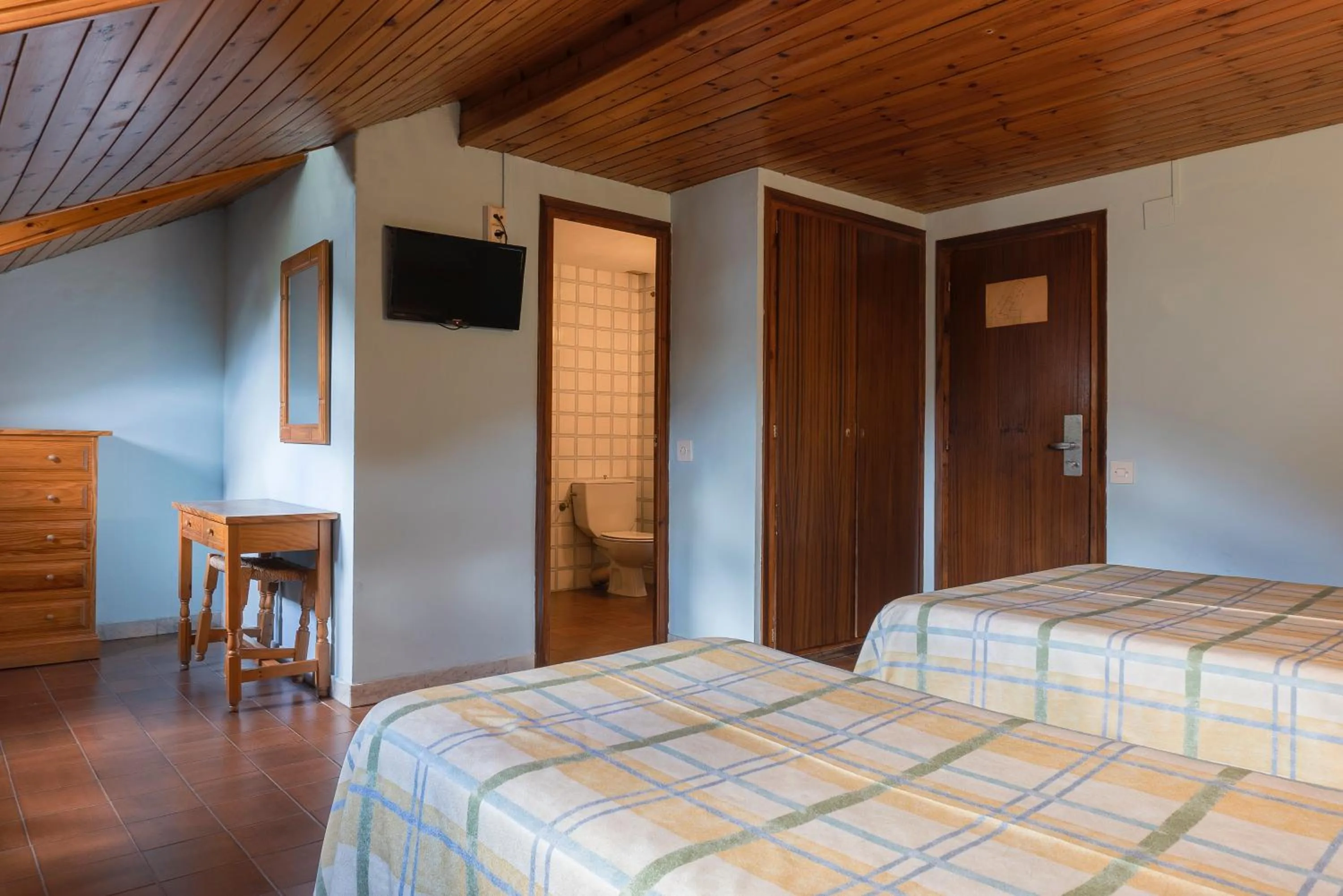 Photo of the whole room, Bed in Hotel Cardós