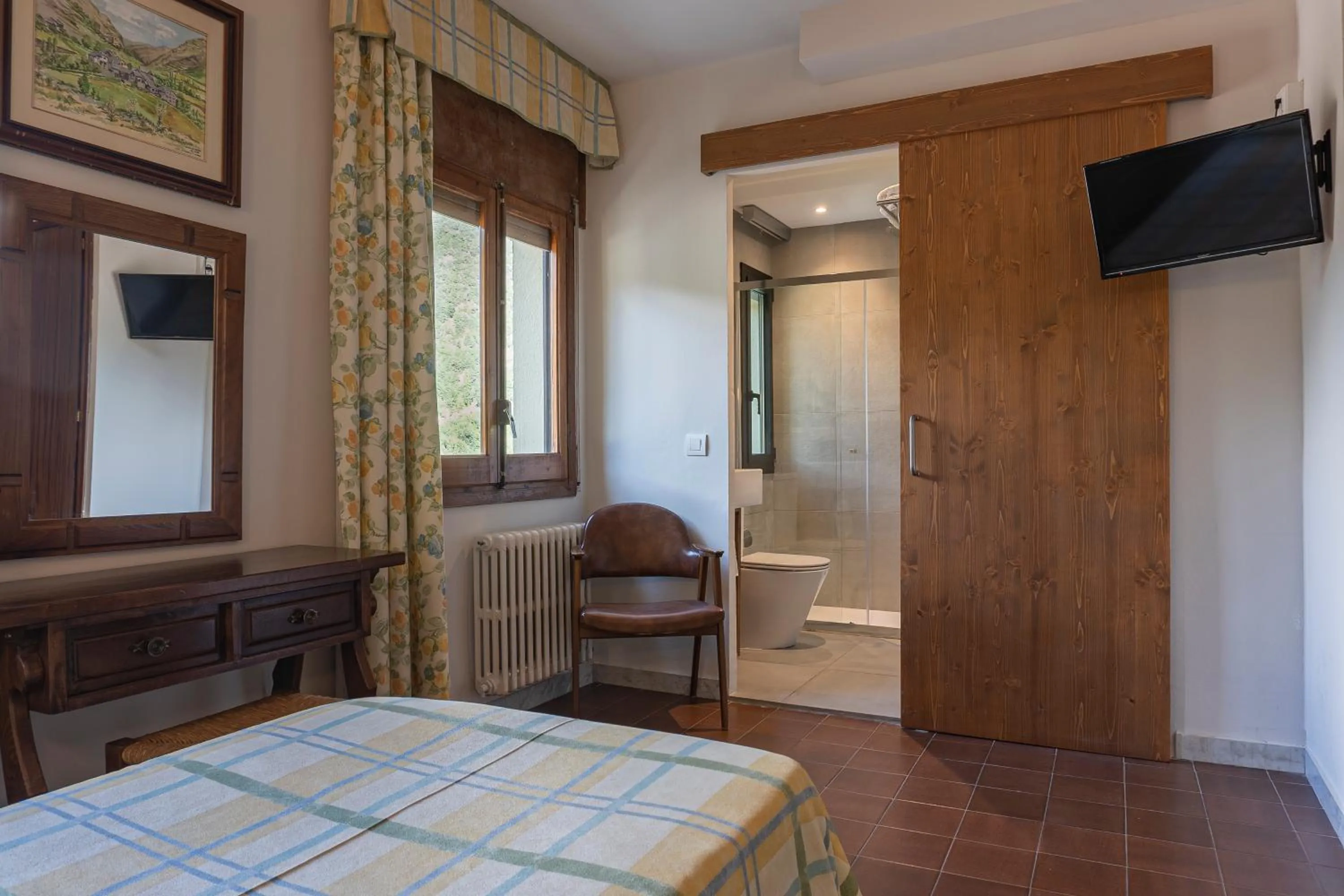 Photo of the whole room, Bed in Hotel Cardós