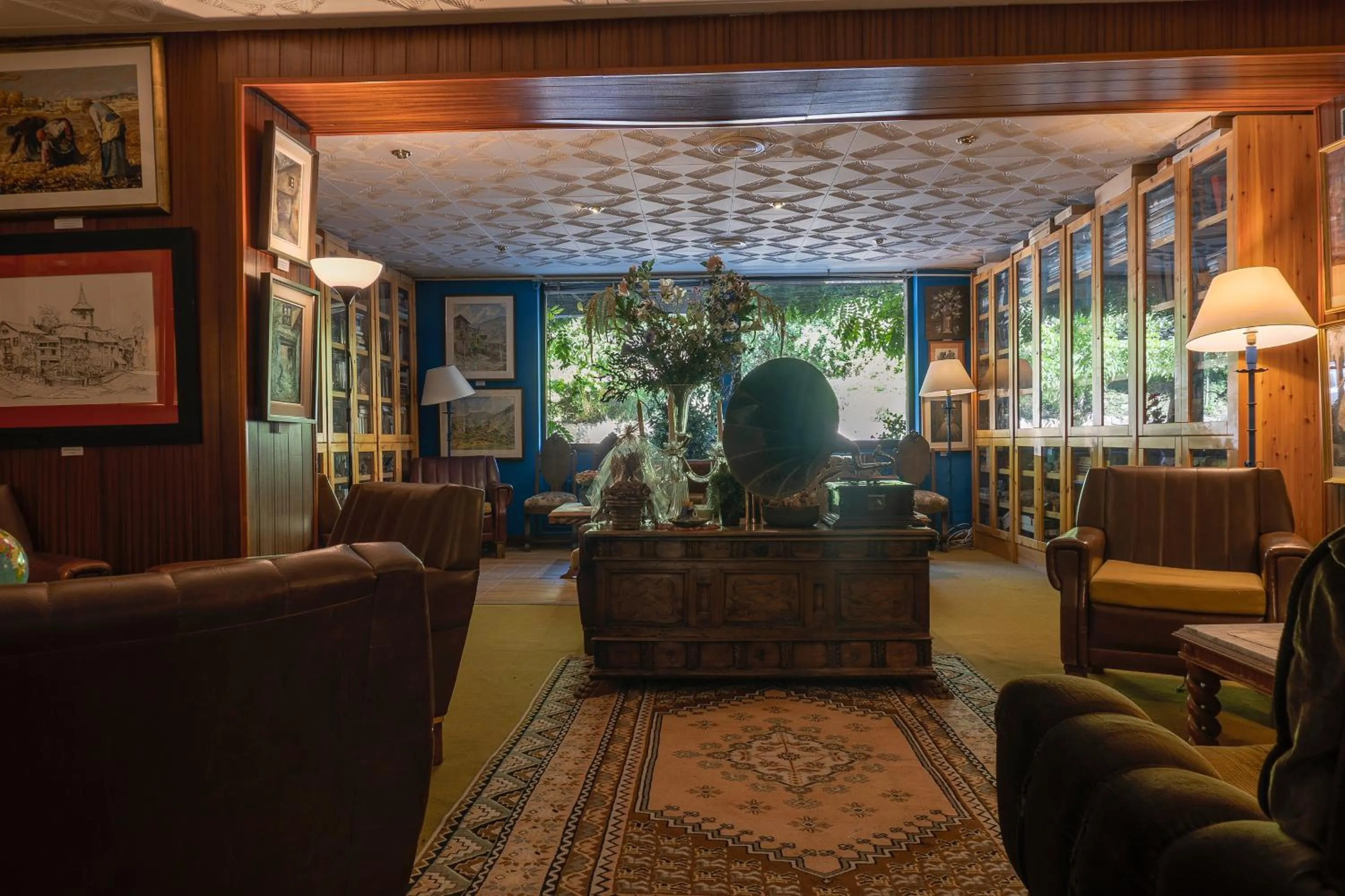 Communal lounge/ TV room in Hotel Cardós