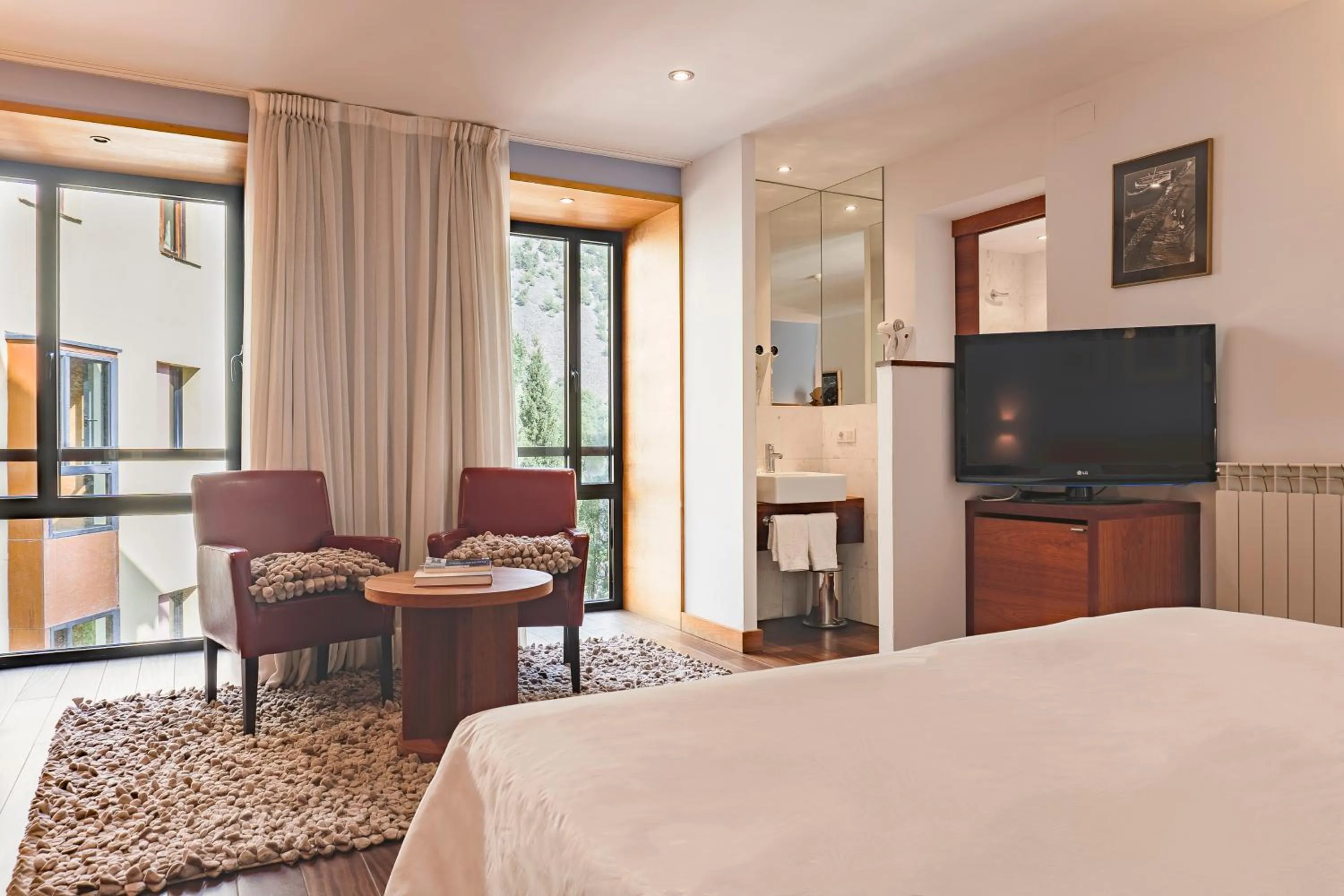 Photo of the whole room, Bed in Hotel Cardós